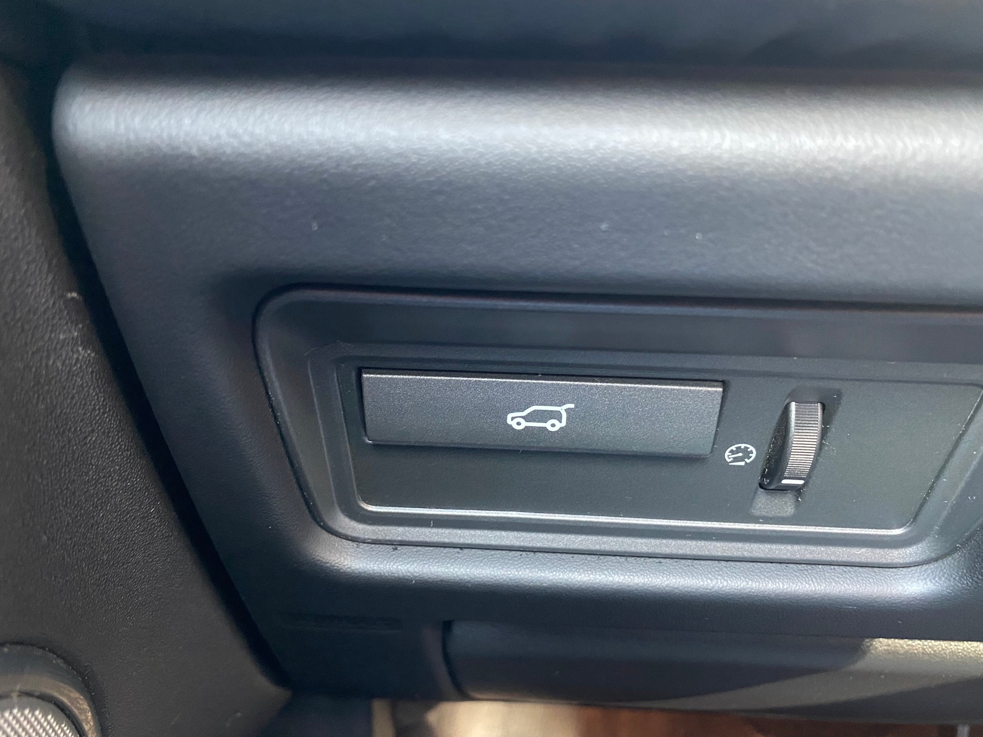 LAND ROVER Range Rover Evoque 2.2 SD4 Pure AT9-image-18