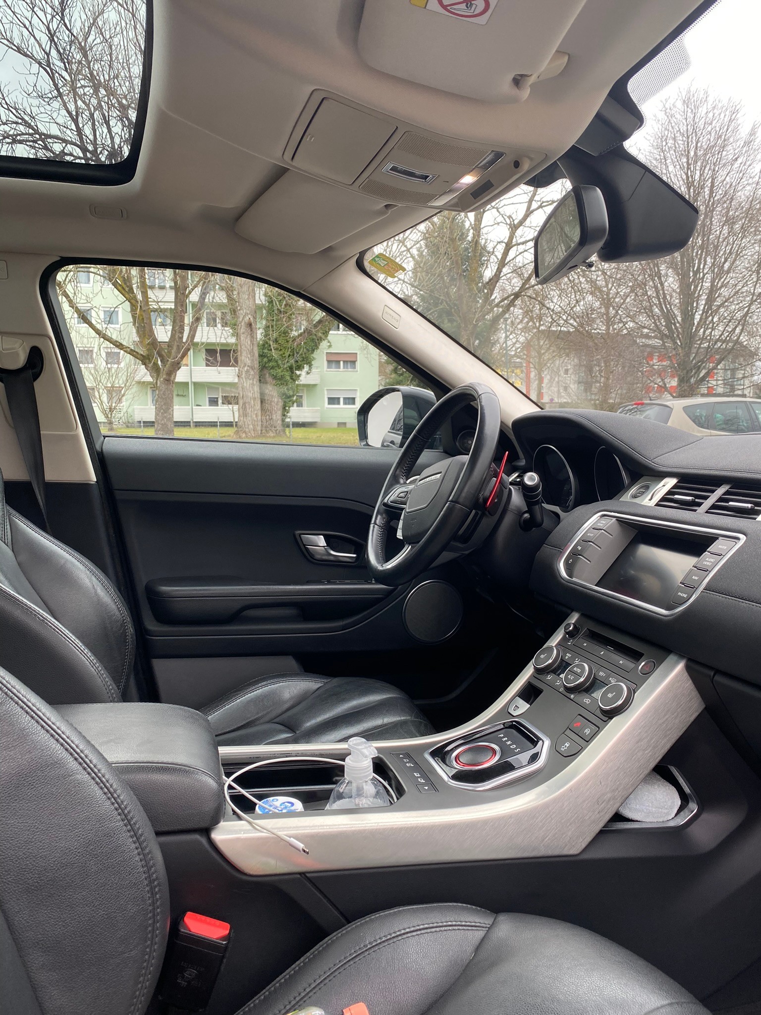 LAND ROVER Range Rover Evoque 2.2 SD4 Pure AT9-image-12