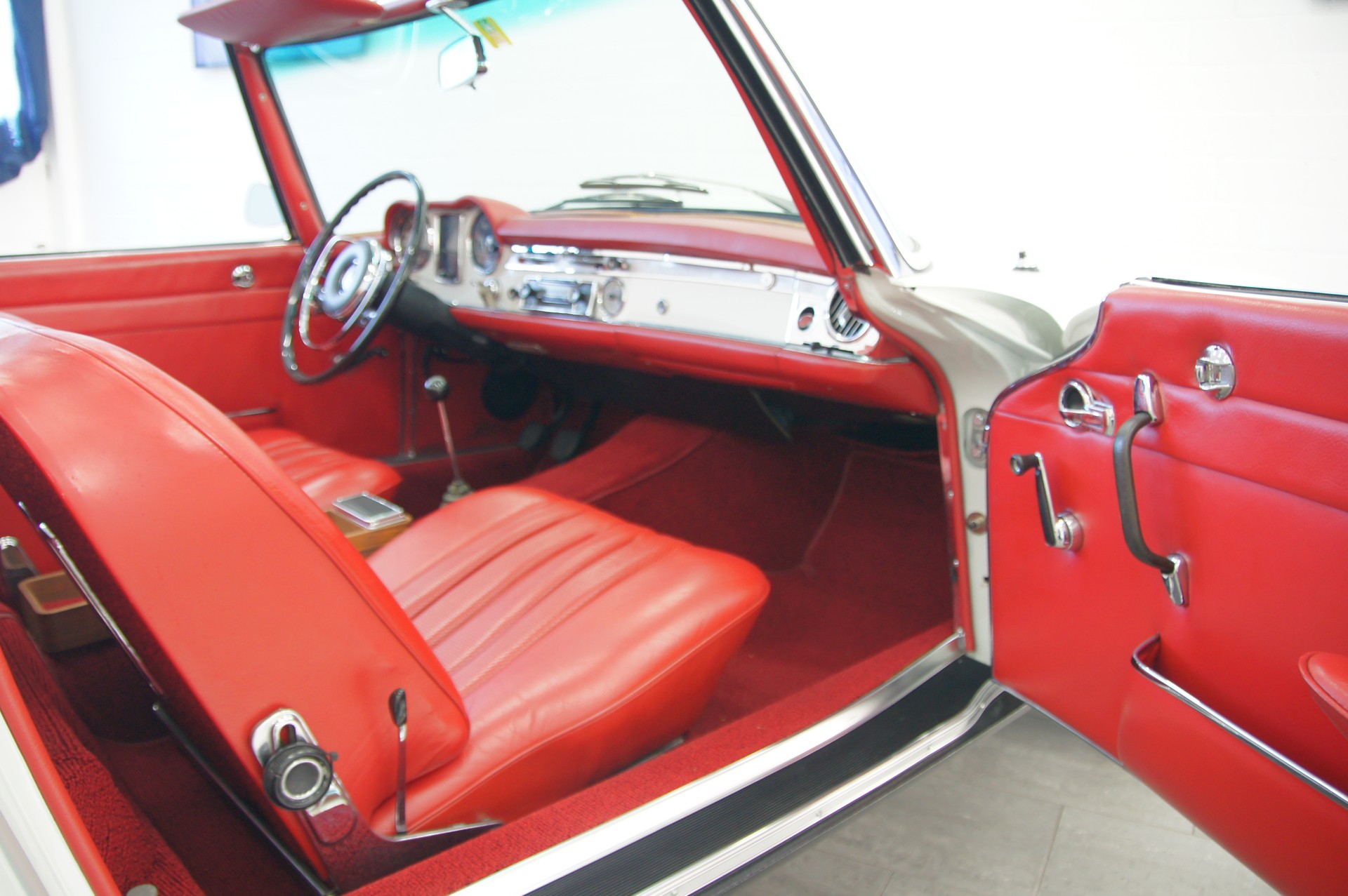 MERCEDES-BENZ SL Roadster-image-11