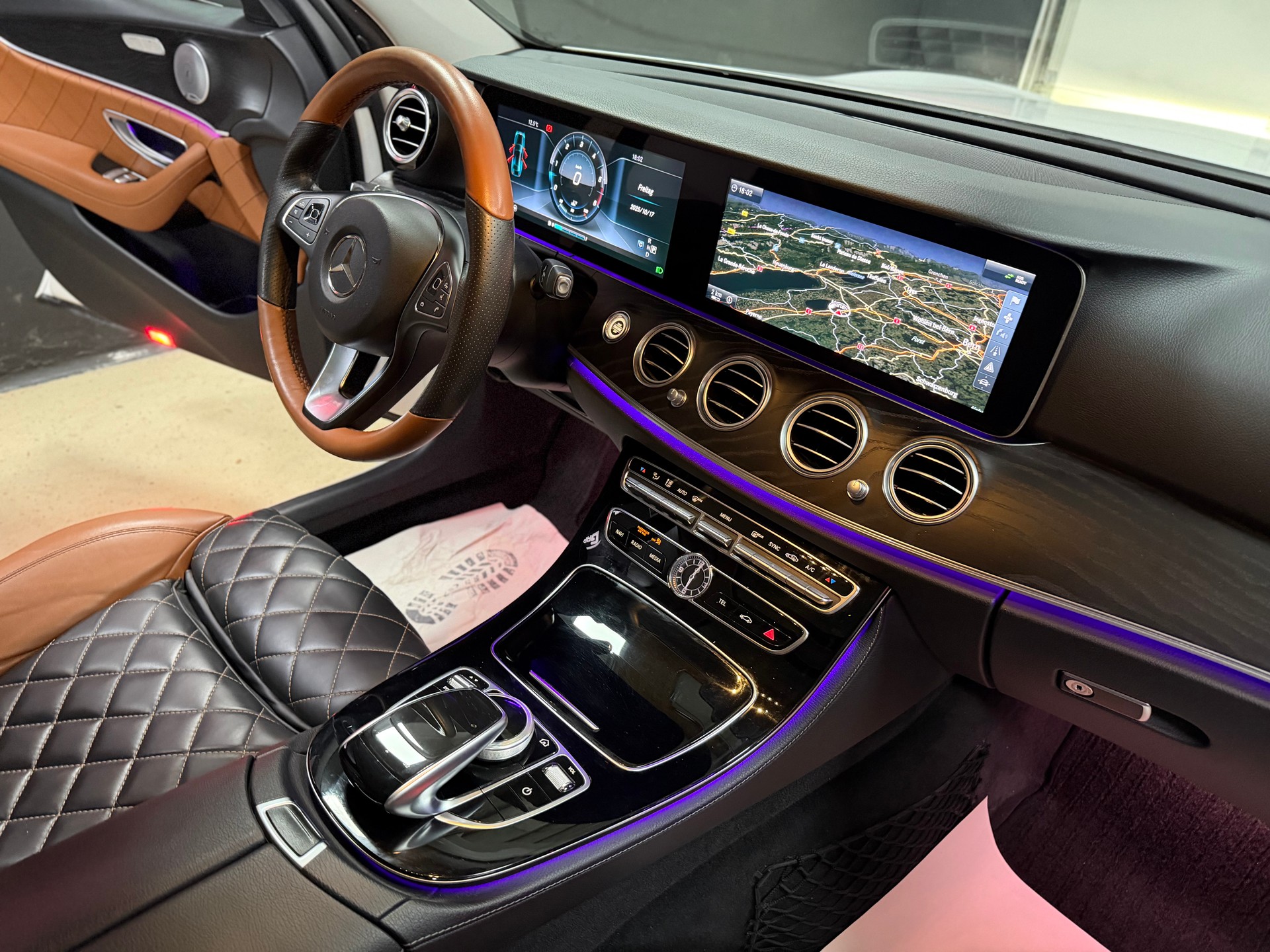 MERCEDES-BENZ E 350 d AMG LINE 9G-Tronic-image-12