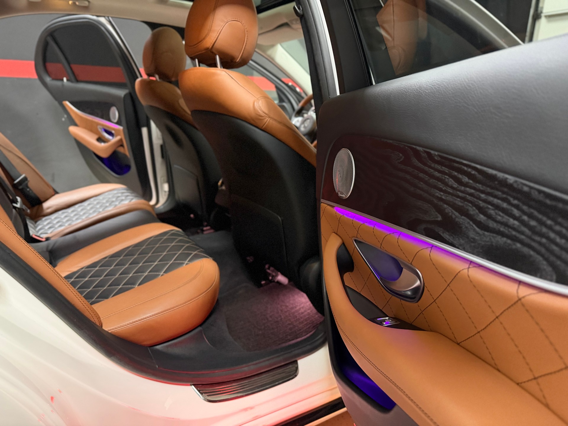 MERCEDES-BENZ E 350 d AMG LINE 9G-Tronic-image-14