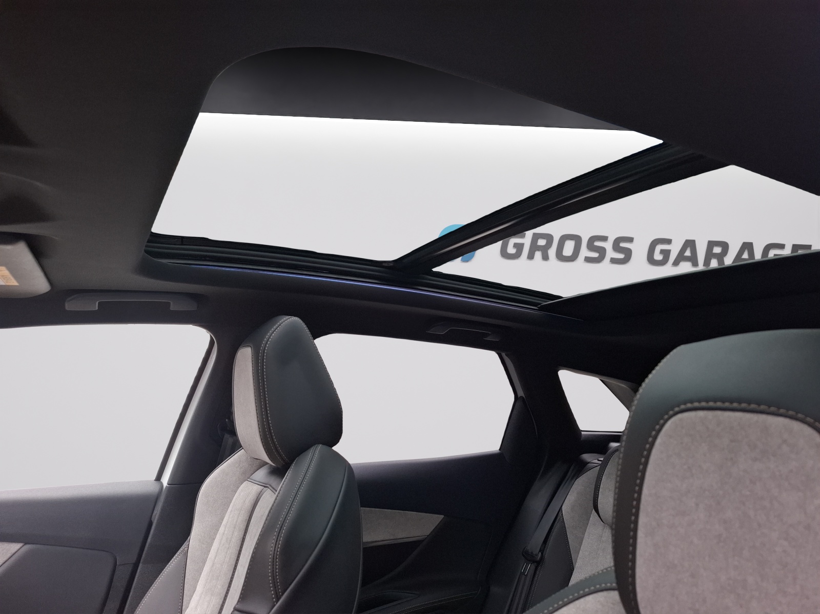 PEUGEOT 3008 300e Hybrid4 GT P-image-13