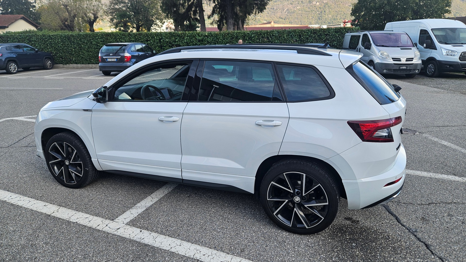 SKODA Karoq 2.0 TDI CR SportLine 4x4 DSG-image-2