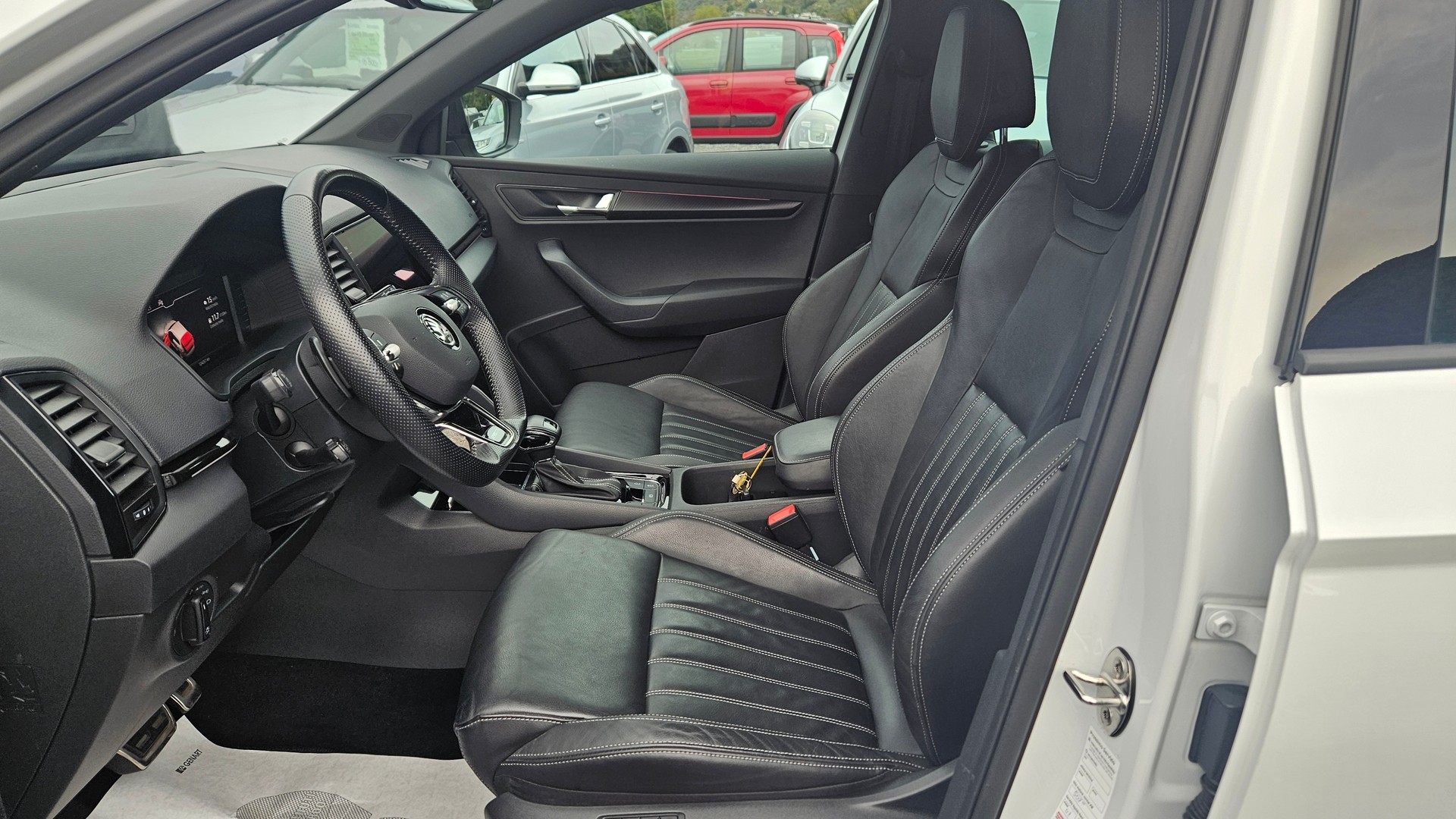 SKODA Karoq 2.0 TDI CR SportLine 4x4 DSG-image-6