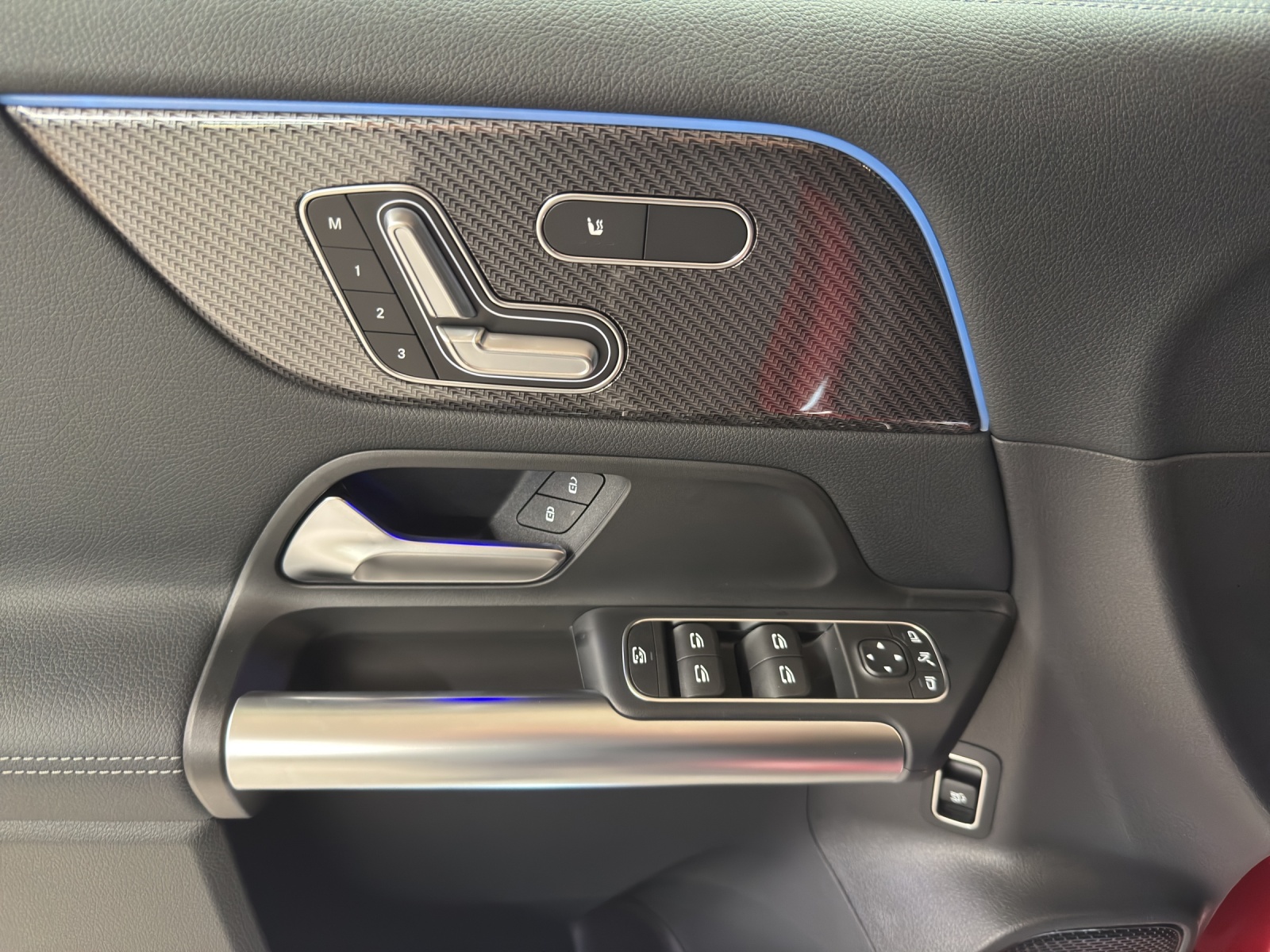 MERCEDES-BENZ GLA 250 Swiss Star-image-12