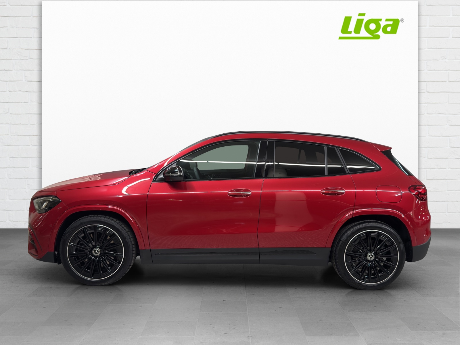 MERCEDES-BENZ GLA 250 Swiss Star-image-1