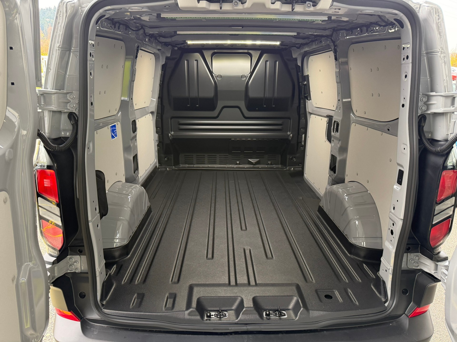 FORD Transit Custom Van 320 L1H1 Trail Automat AWD 4x4-image-8
