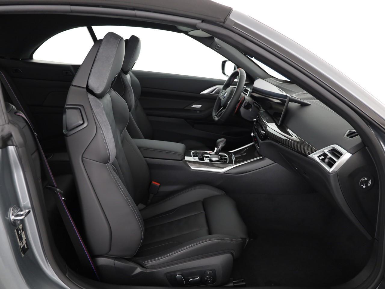 BMW M4 Cabrio Competition M xDrive-image-14