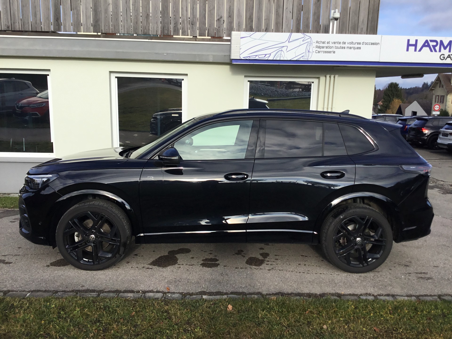 VW Tiguan 2.0 TSI DSG R-Line 4Motion-image-3