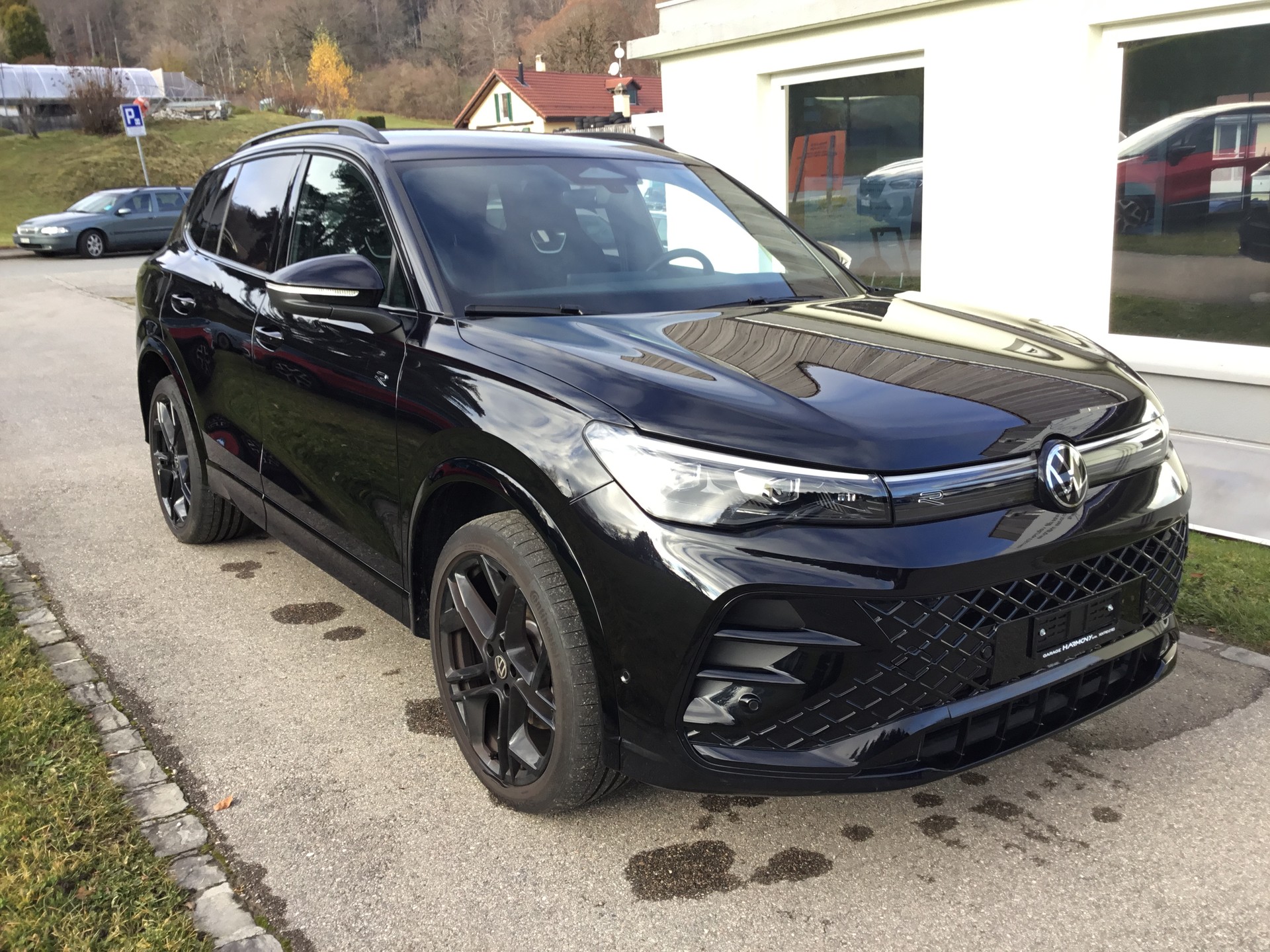 VW Tiguan 2.0 TSI DSG R-Line 4Motion-image-1