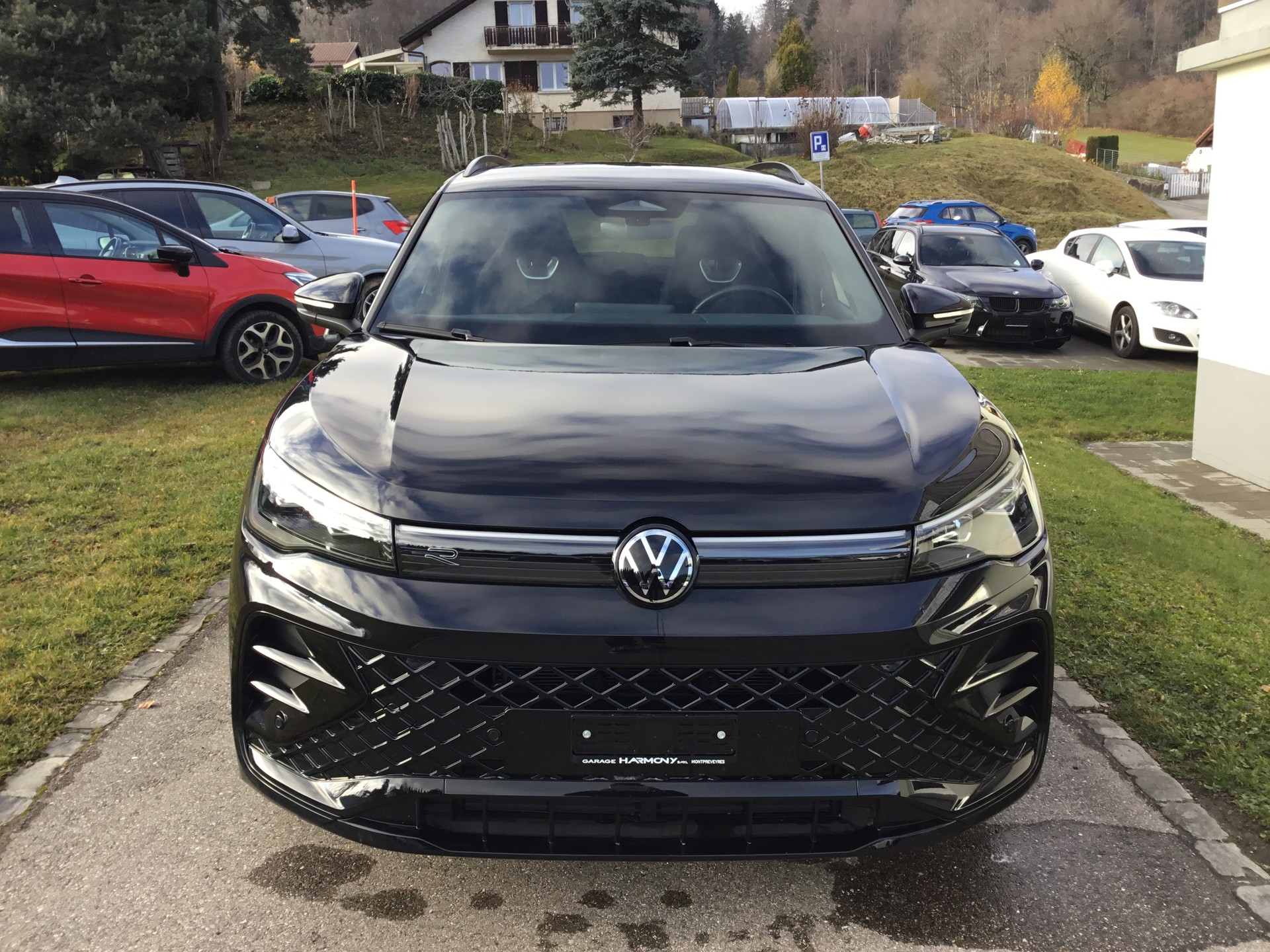 VW Tiguan 2.0 TSI DSG R-Line 4Motion-image-2