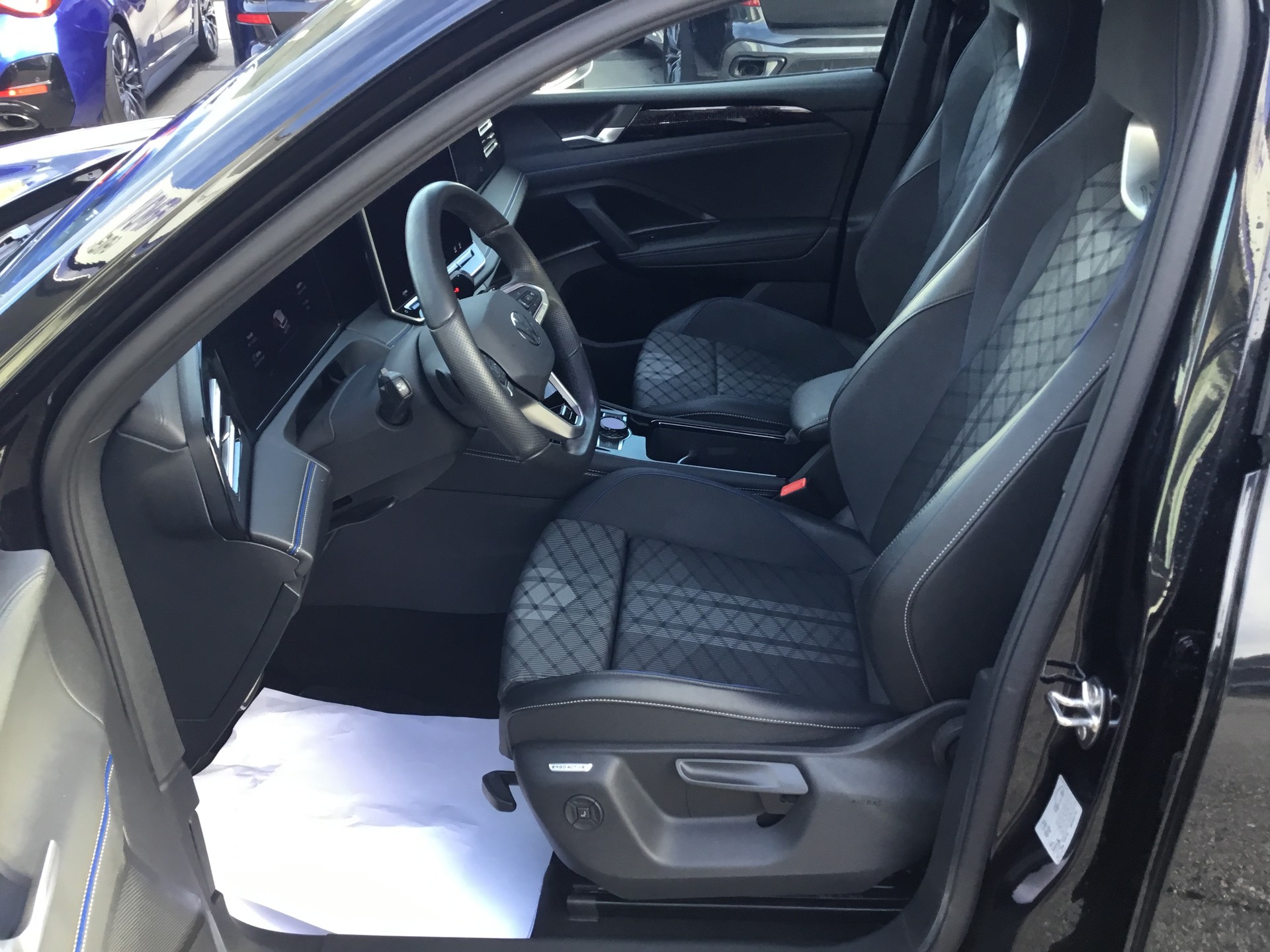 VW Tiguan 2.0 TSI DSG R-Line 4Motion-image-12