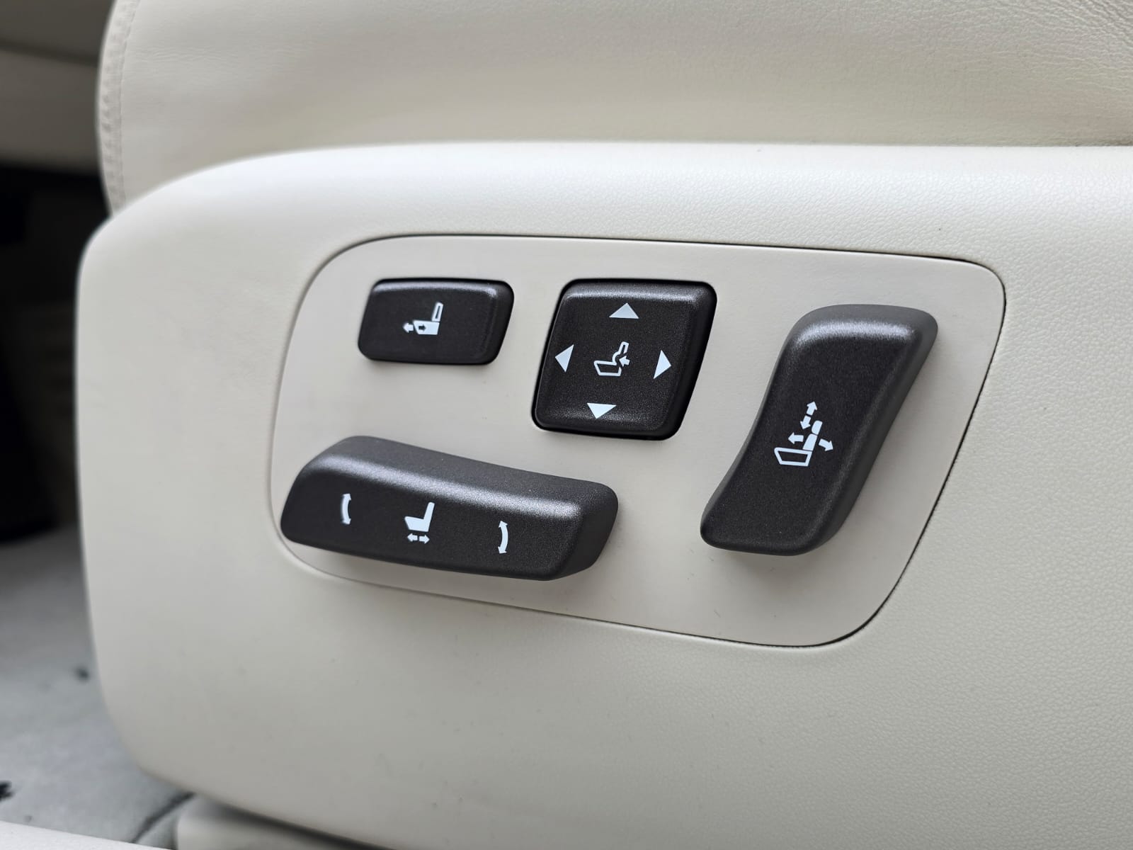LEXUS LS 460 Automatic-image-19