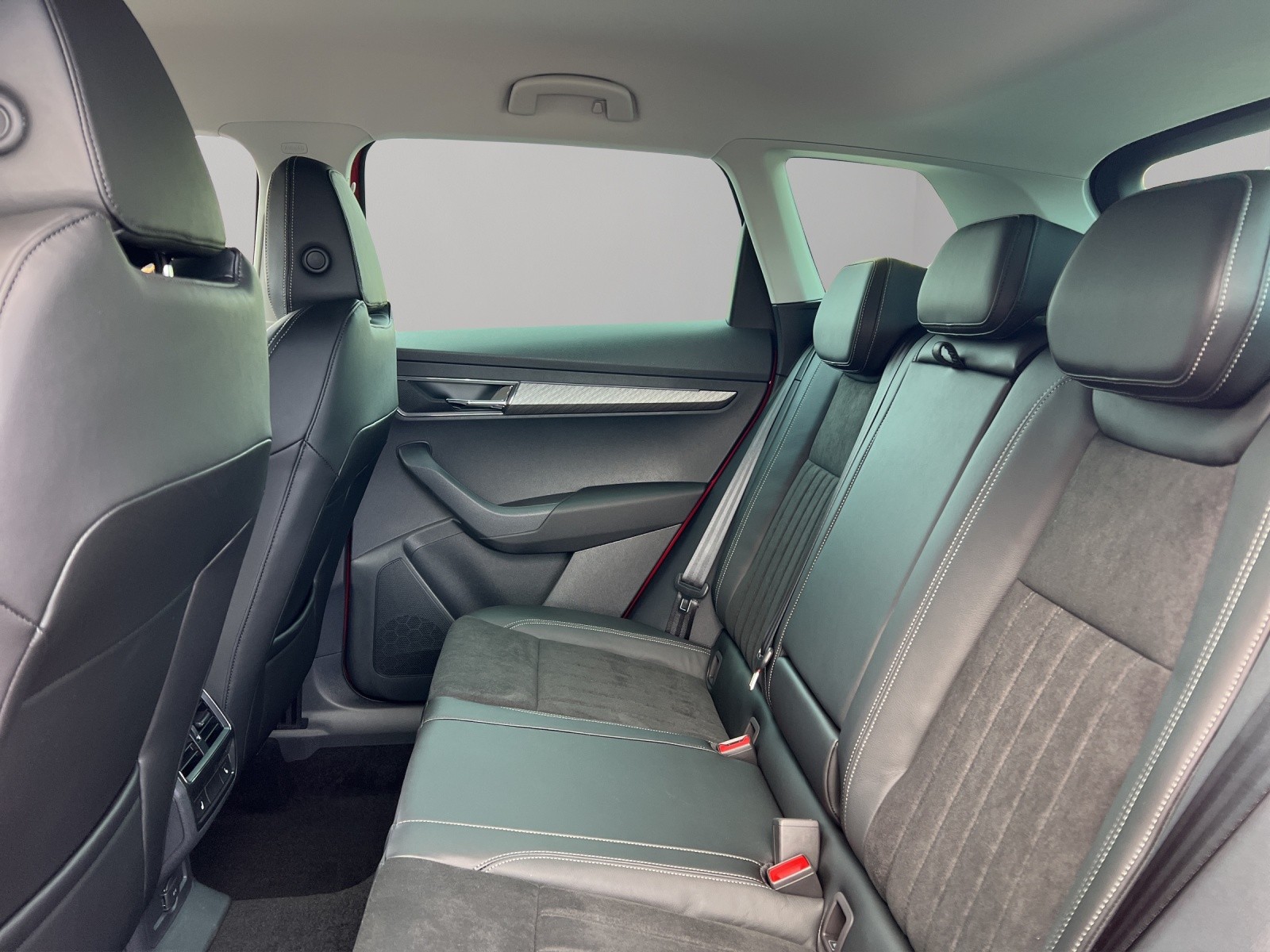 SKODA Karoq 1.5 TSI Dynamic DSG-image-13