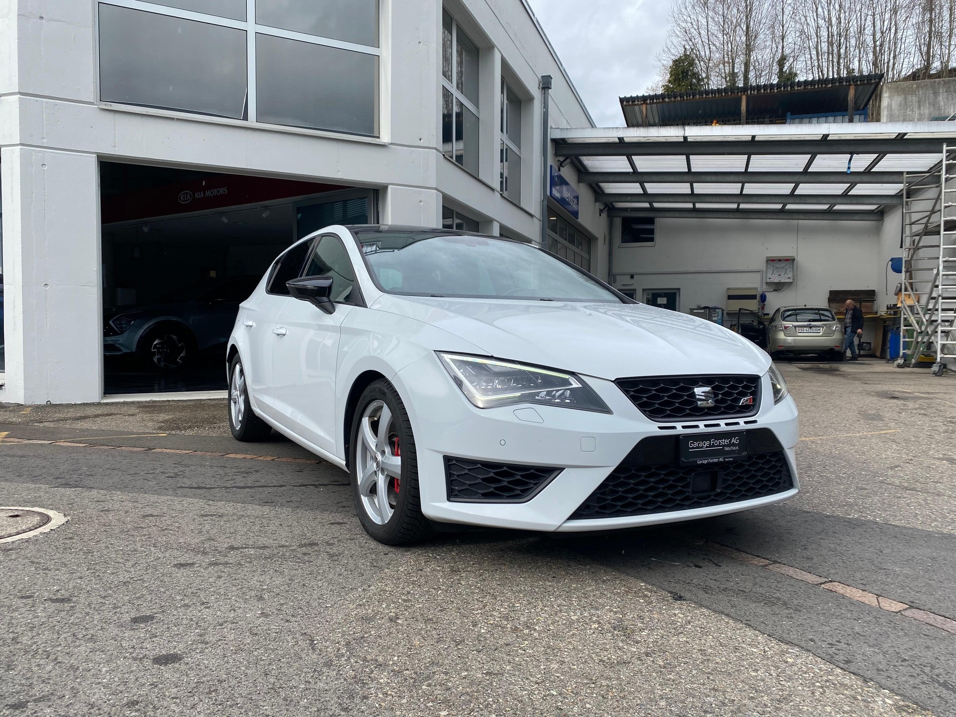 SEAT Leon 2.0 TSI 290 Cupra DSG-image-3