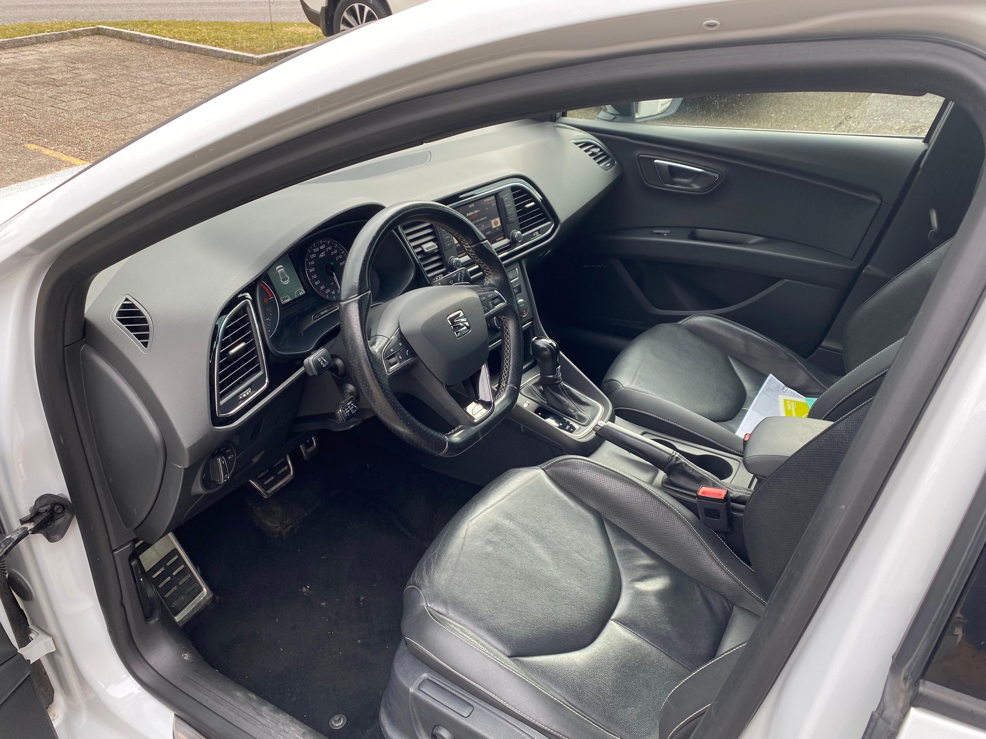 SEAT Leon 2.0 TSI 290 Cupra DSG-image-9