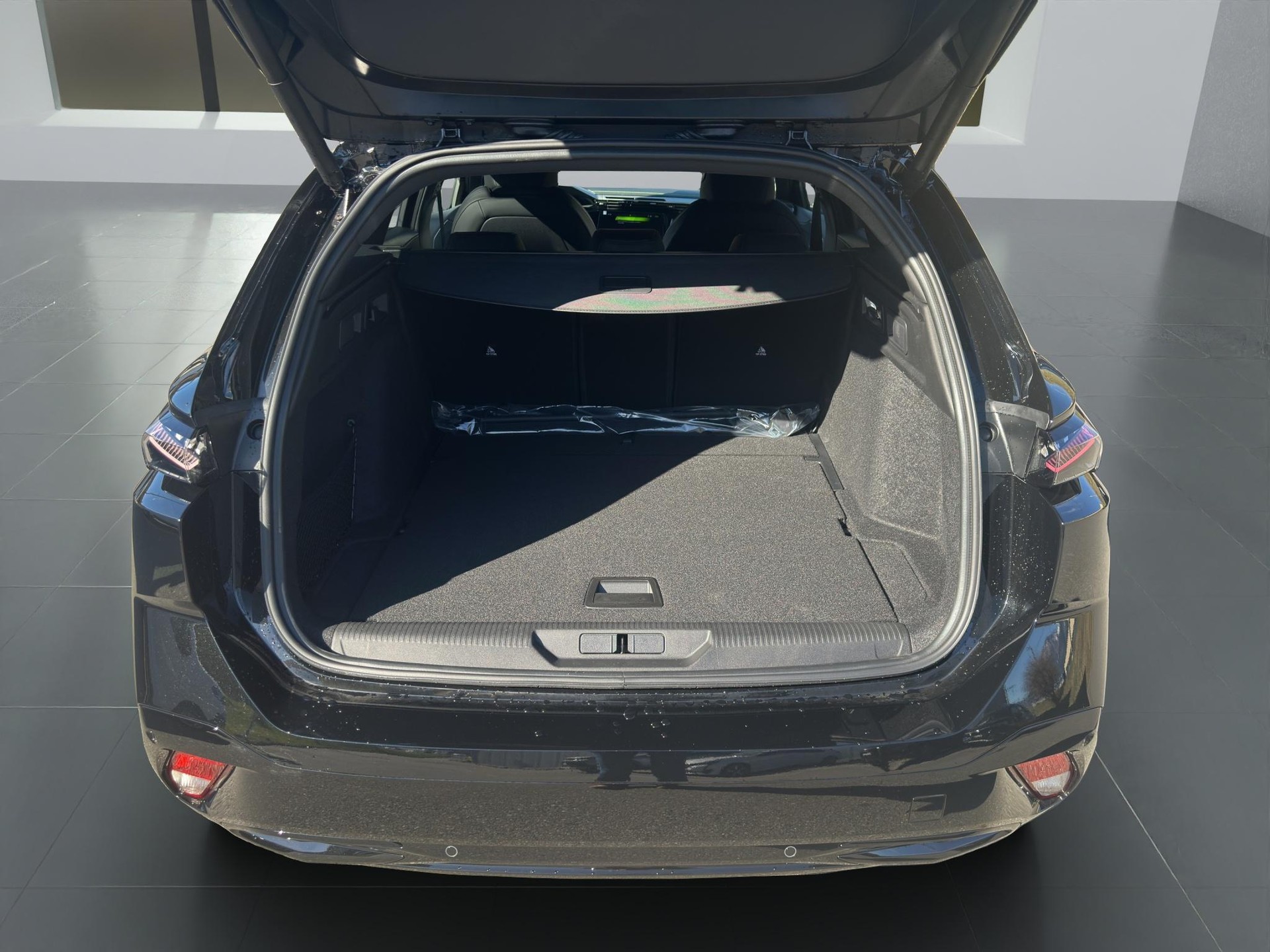 PEUGEOT 308 SW 1.2 Hybrid GT-image-10