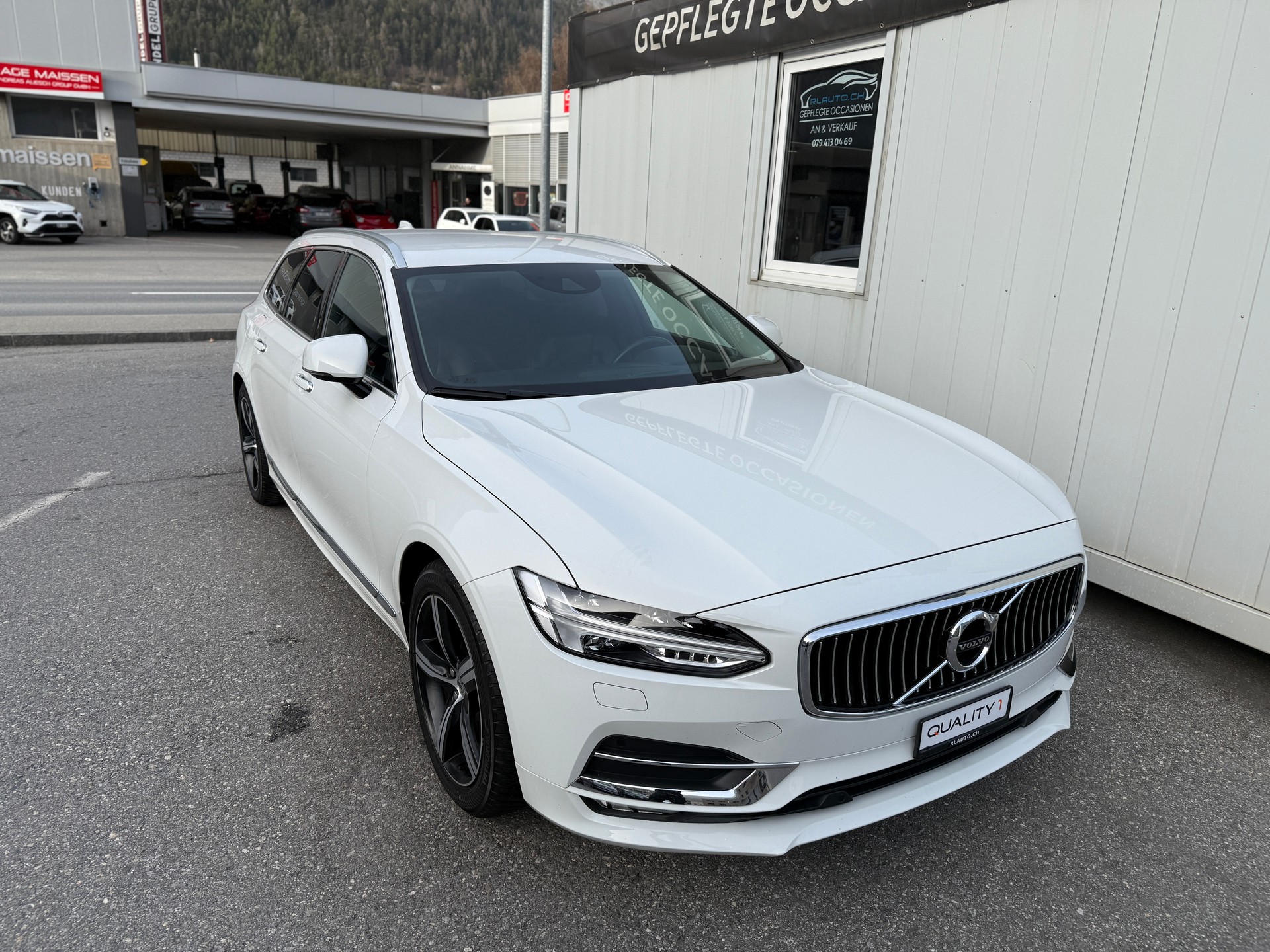 VOLVO V90 D4 Inscription-image-0