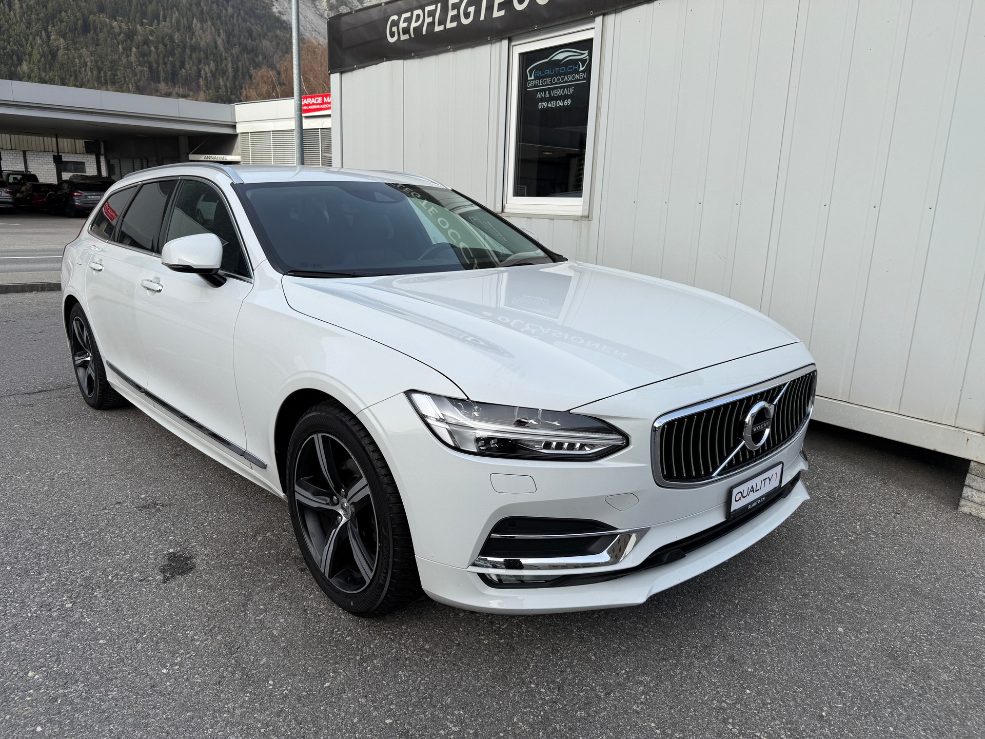 VOLVO V90 D4 Inscription-image-1