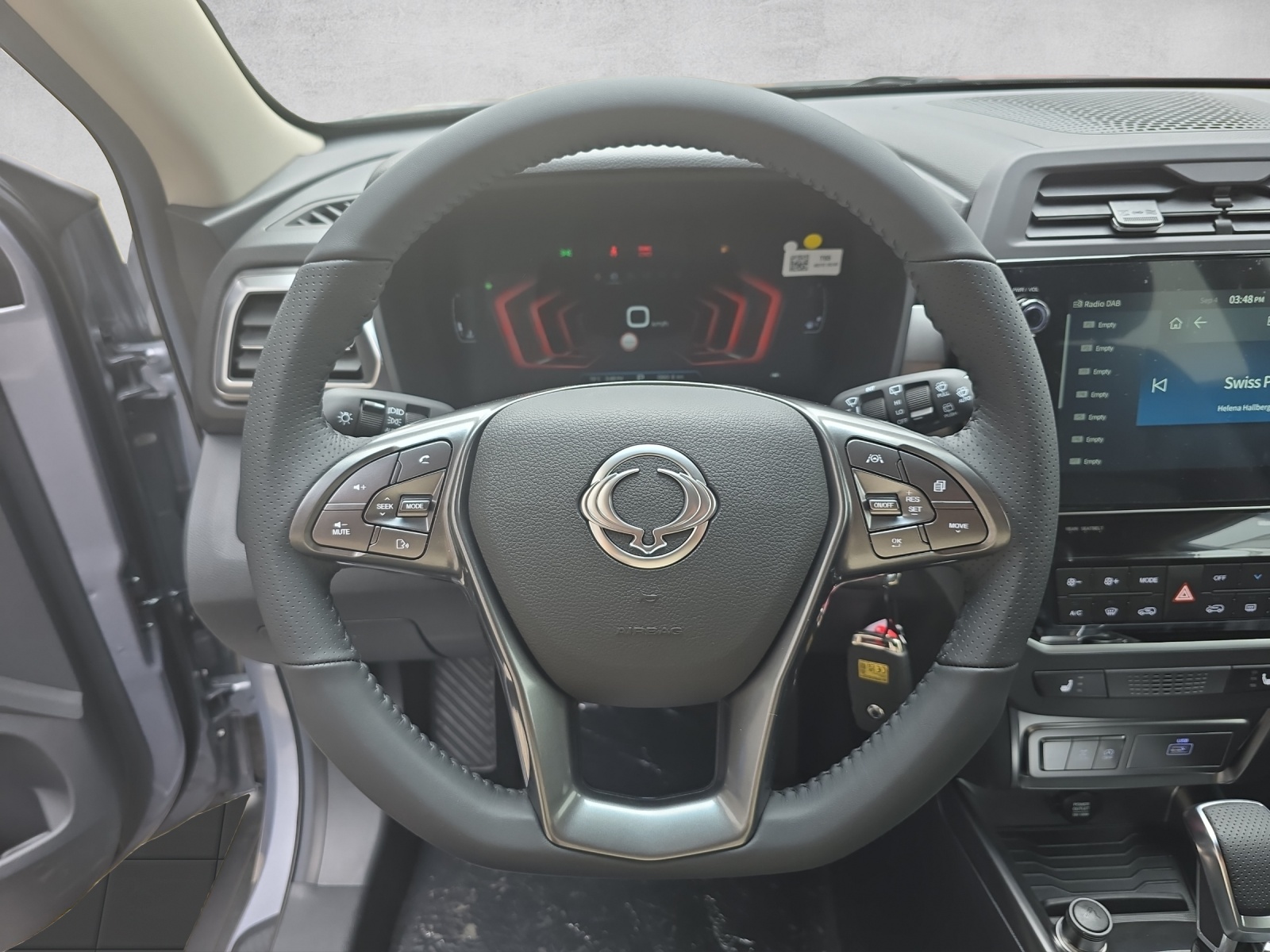 KGM-SsangYong Tivoli 1.5 T GDI Bronze 4WD Automat-image-6