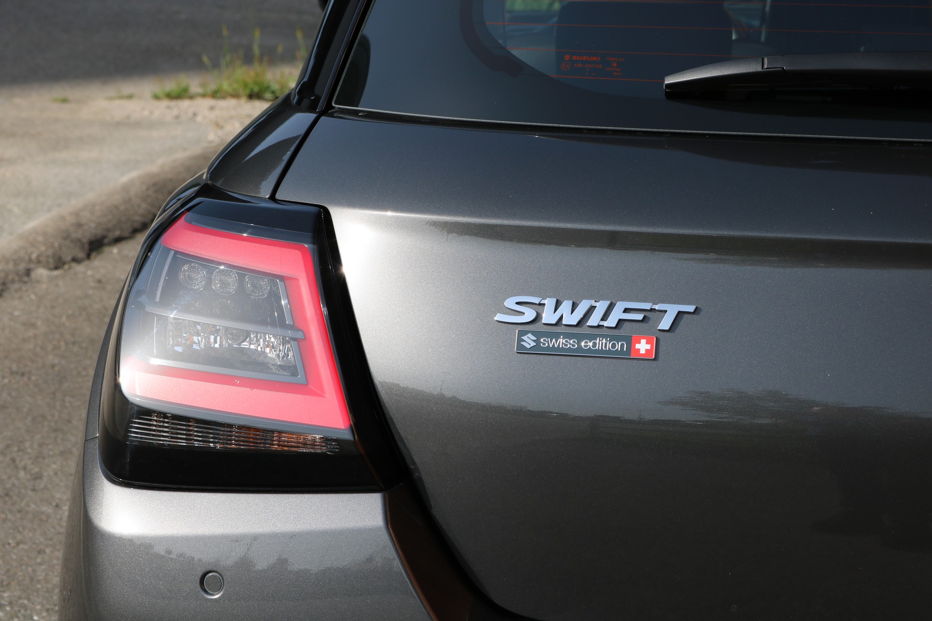 SUZUKI Swift 1.2i Unico Hybrid-image-13