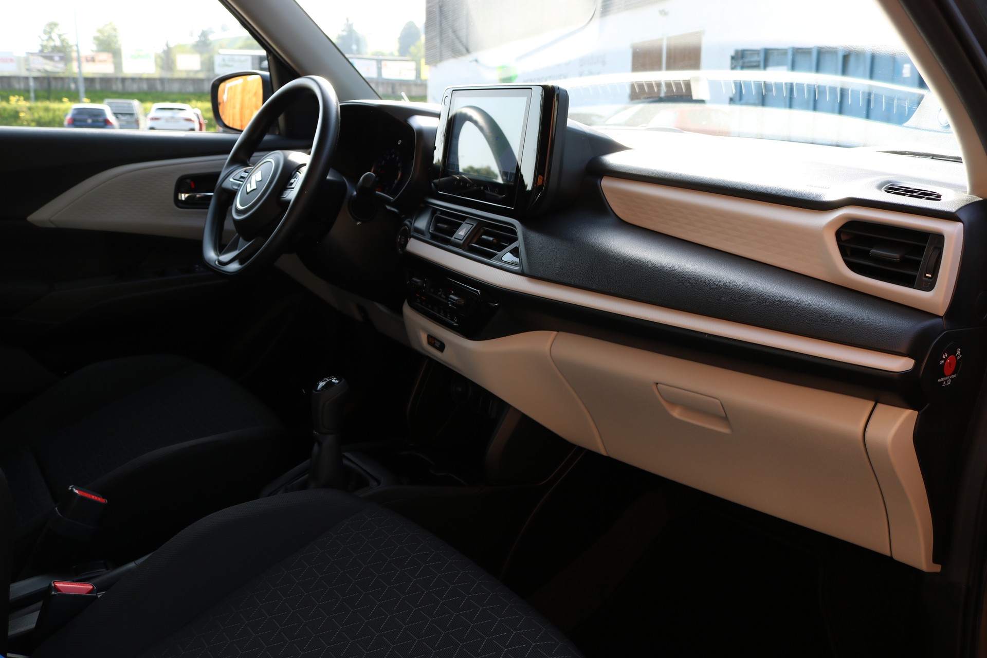 SUZUKI Swift 1.2i Unico Hybrid-image-9