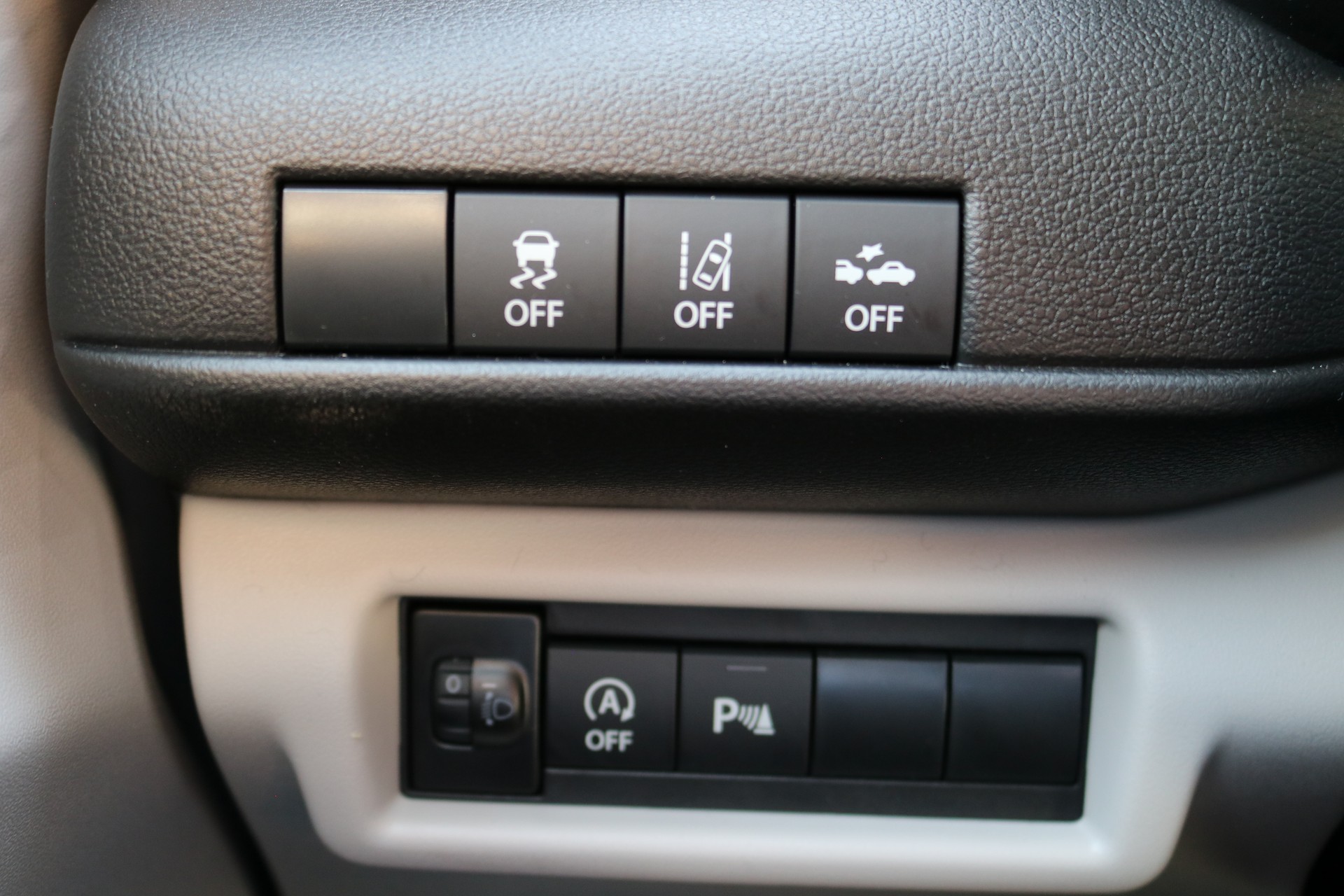 SUZUKI Swift 1.2i Unico Hybrid-image-7