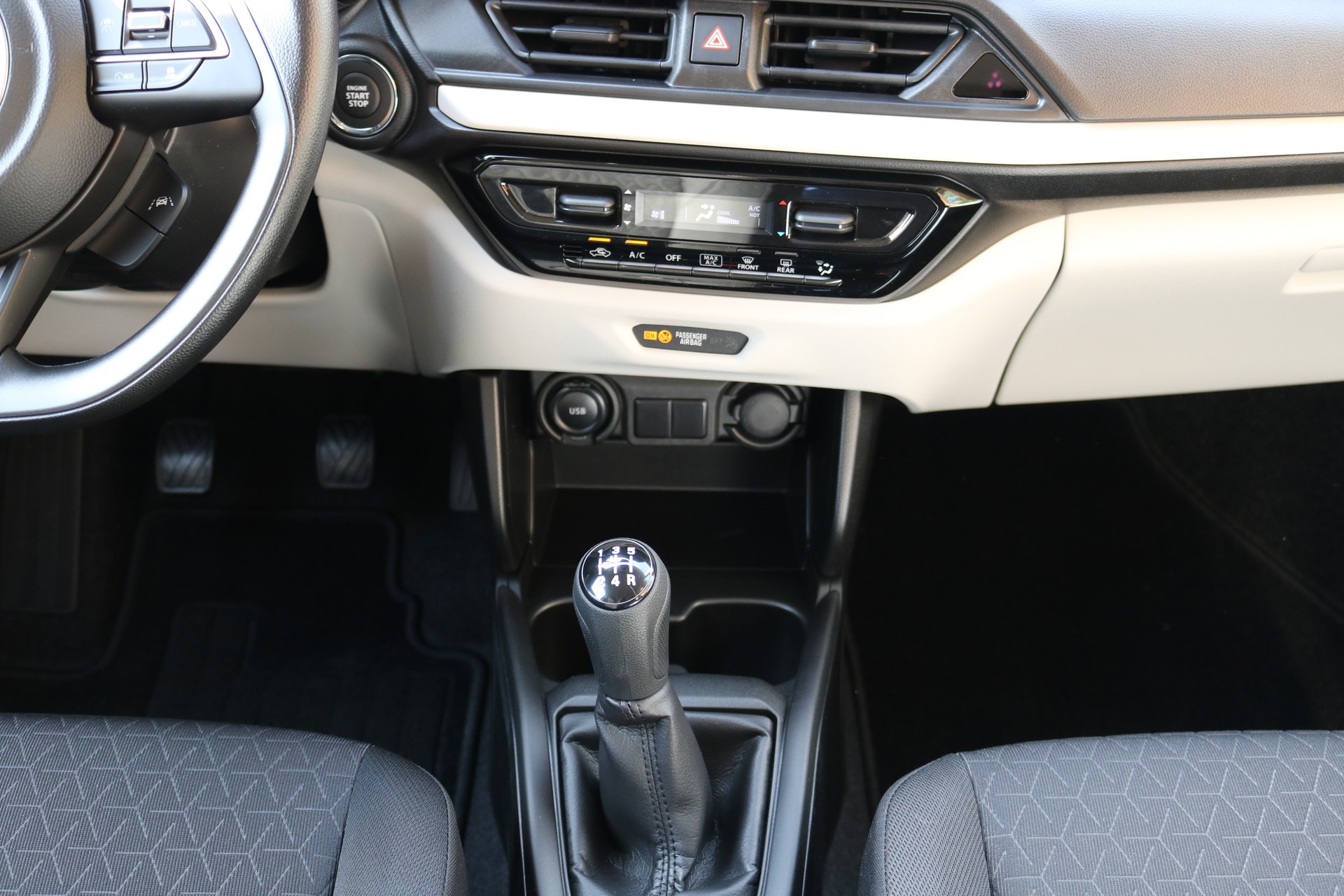 SUZUKI Swift 1.2i Unico Hybrid-image-8