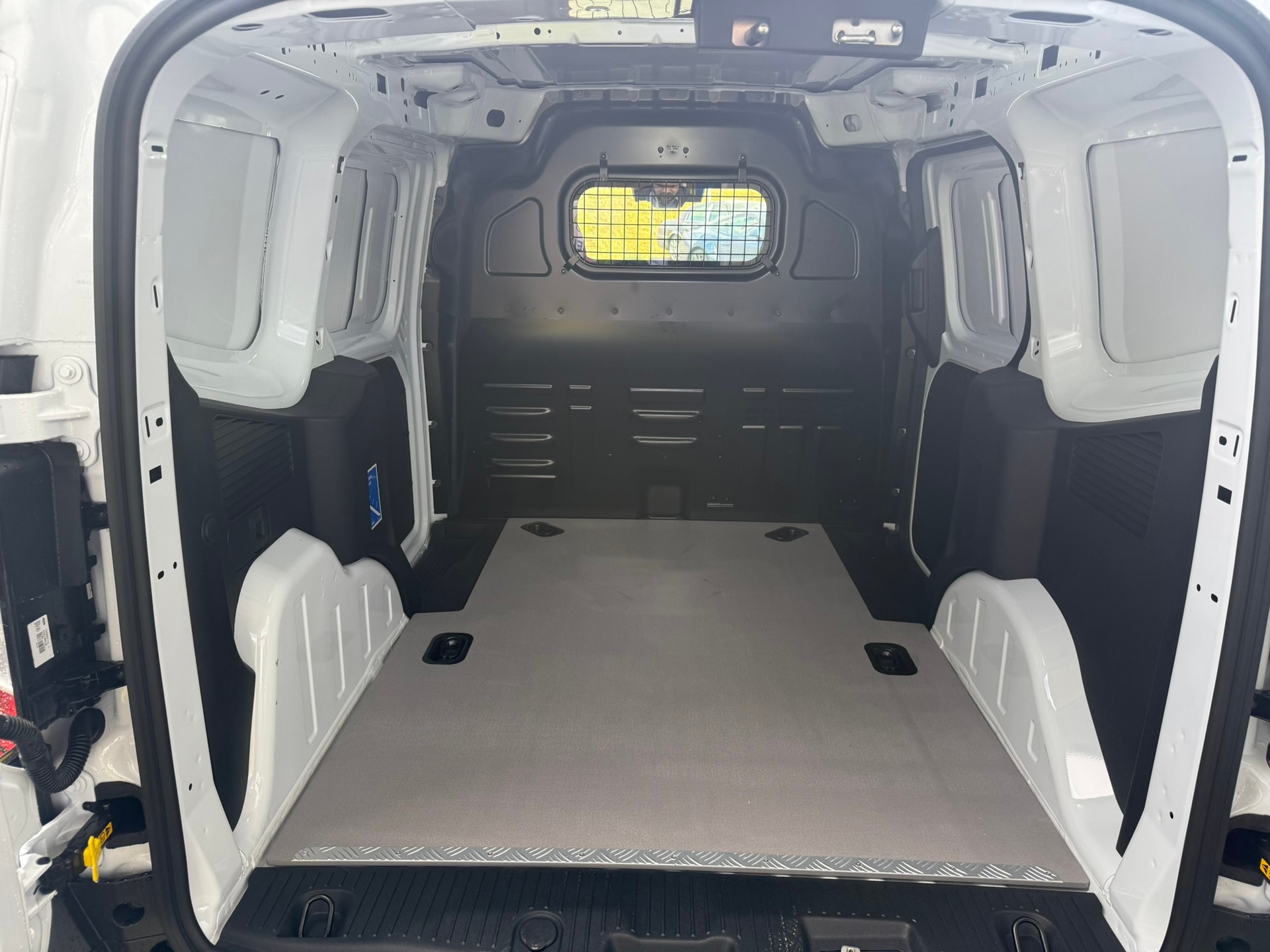 FORD E-Transit Courier Van Trend 43,5kWh-image-6