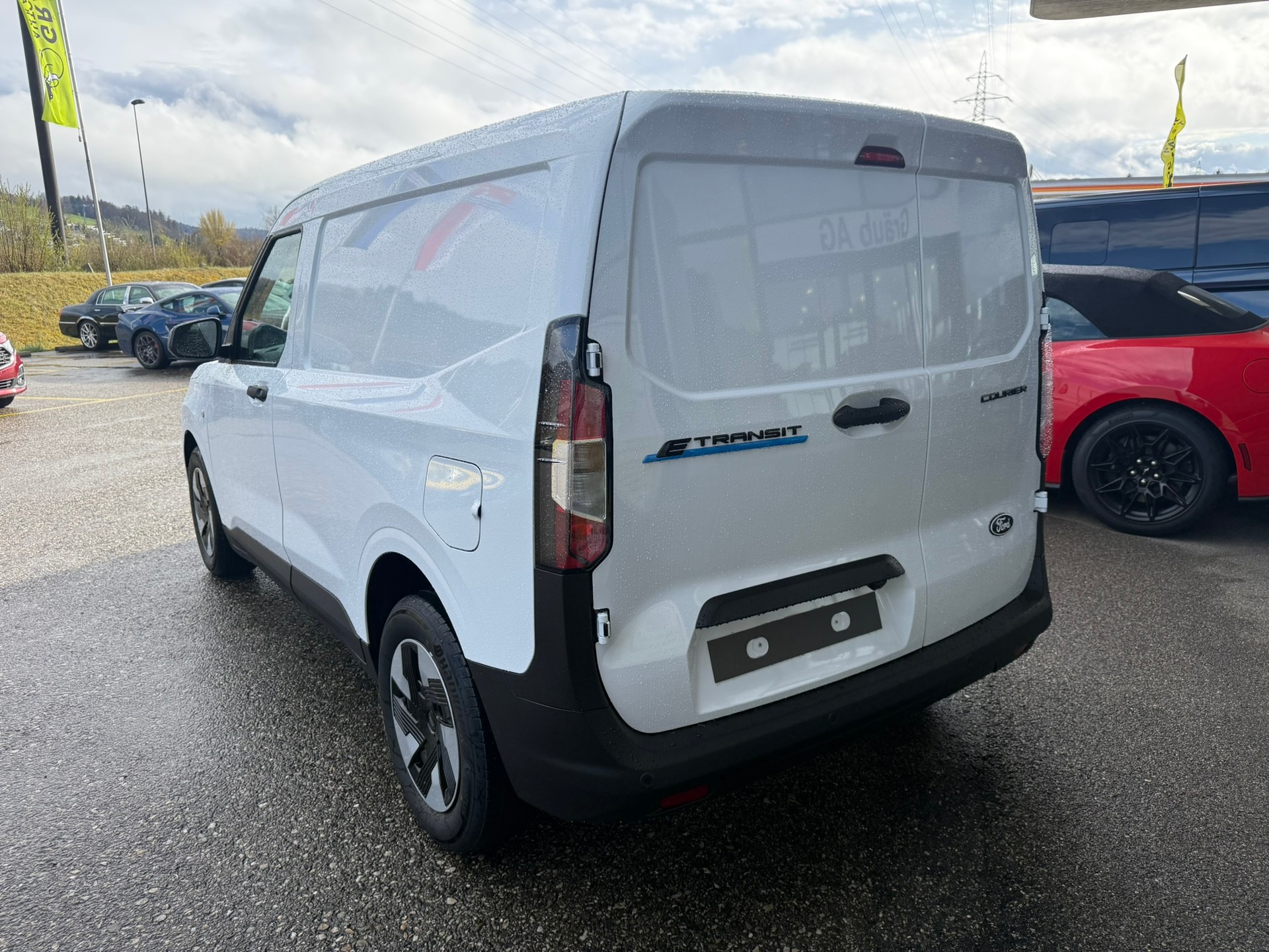 FORD E-Transit Courier Van Trend 43,5kWh-image-4