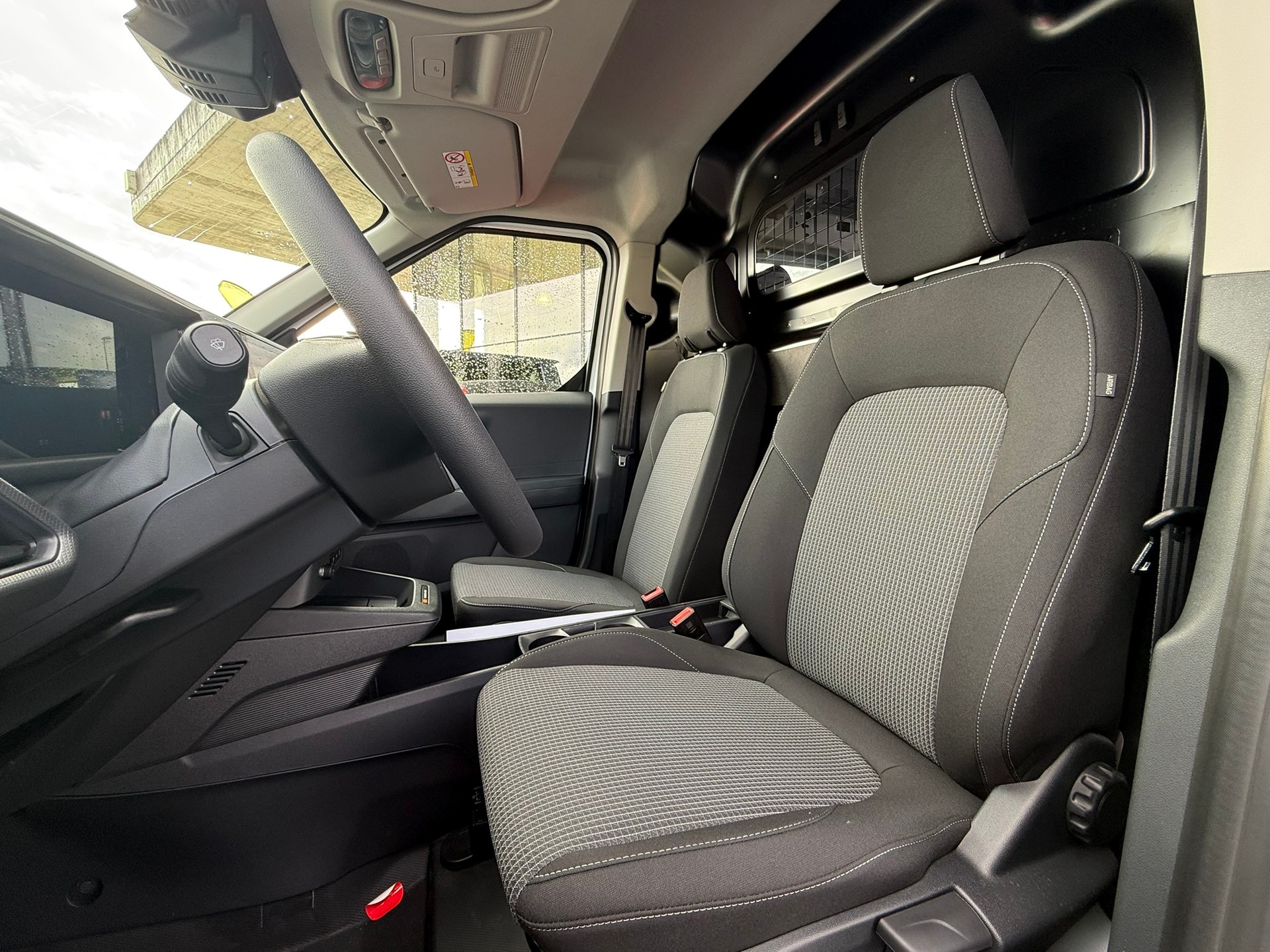 FORD E-Transit Courier Van Trend 43,5kWh-image-8