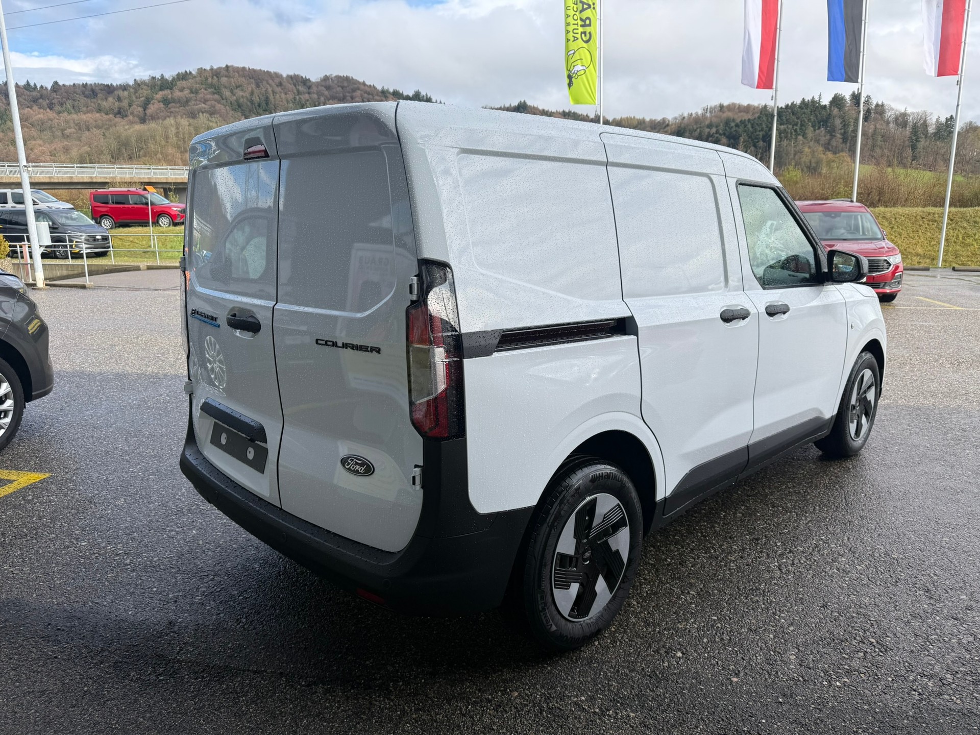 FORD E-Transit Courier Van Trend 43,5kWh-image-5