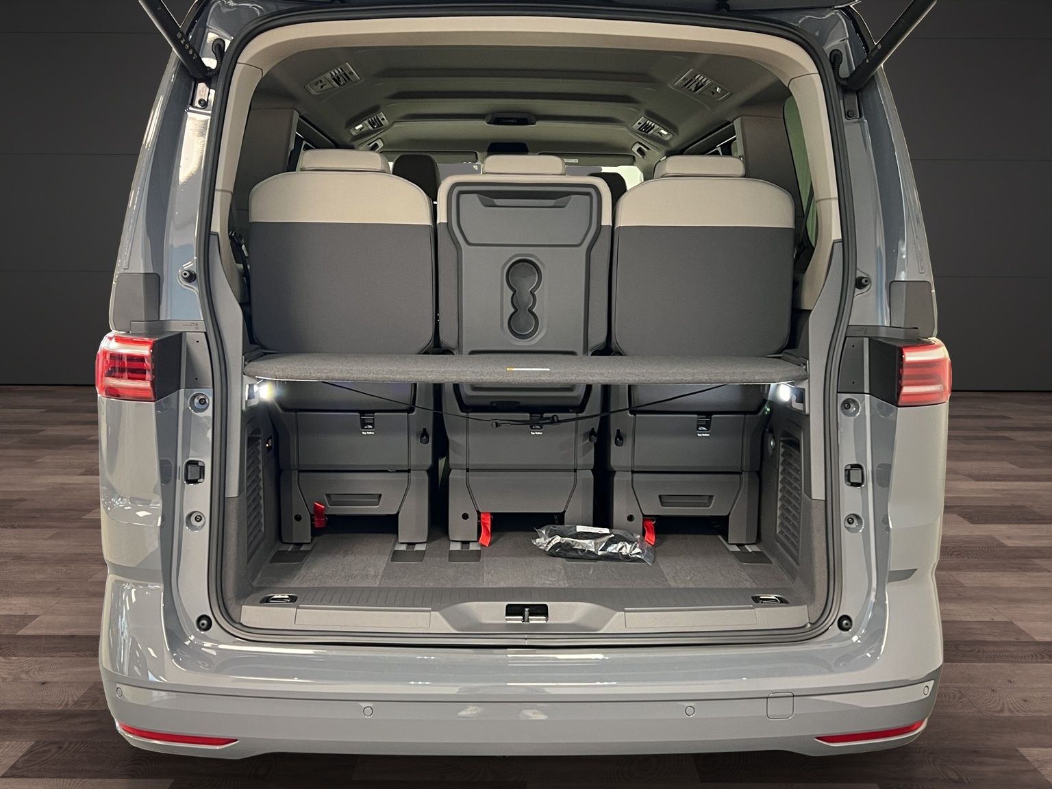 VW Multivan 2.0 TSI Life Edition DSG-image-11