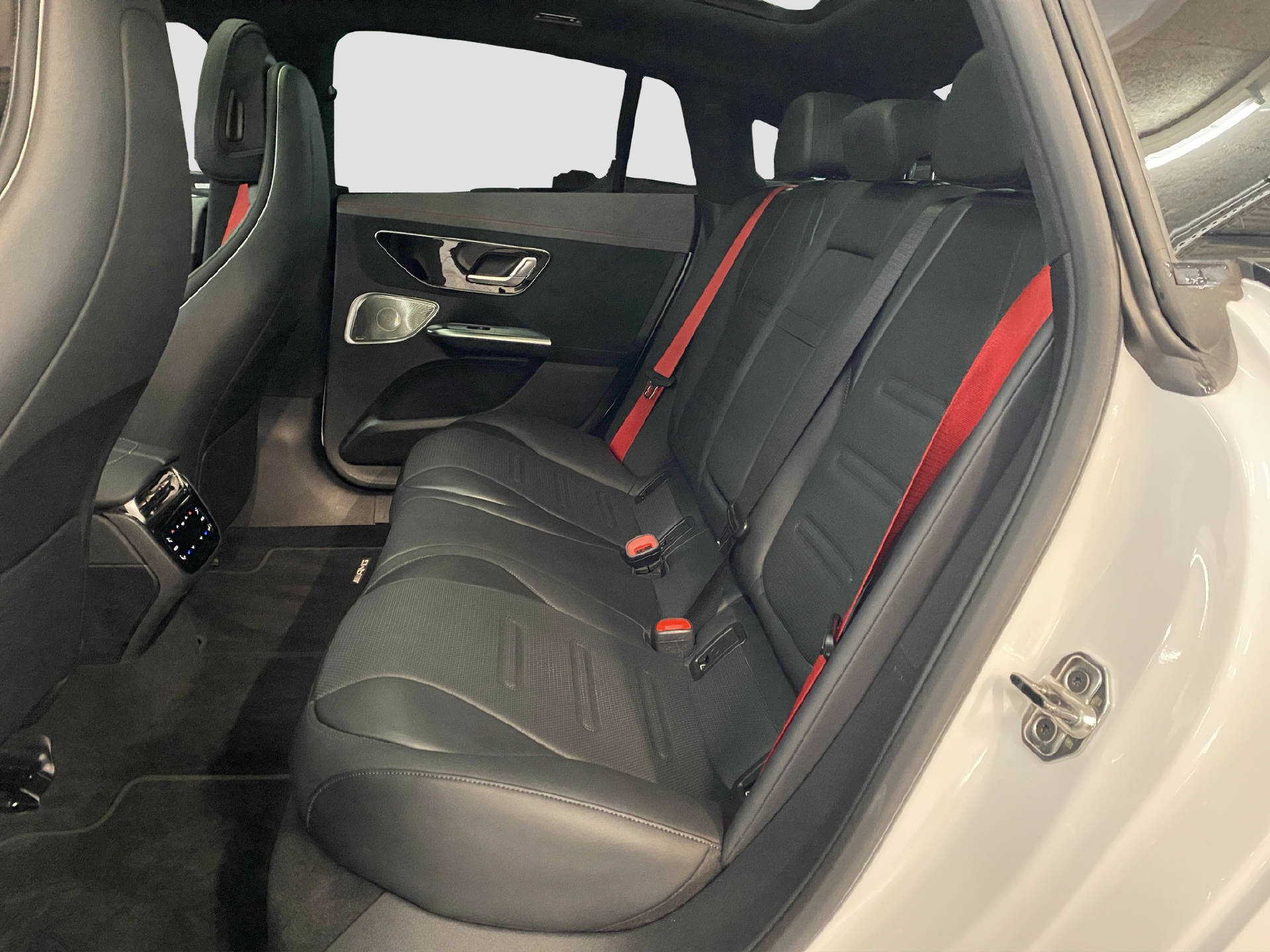 MERCEDES-BENZ EQE 43 AMG 4MATIC-image-14