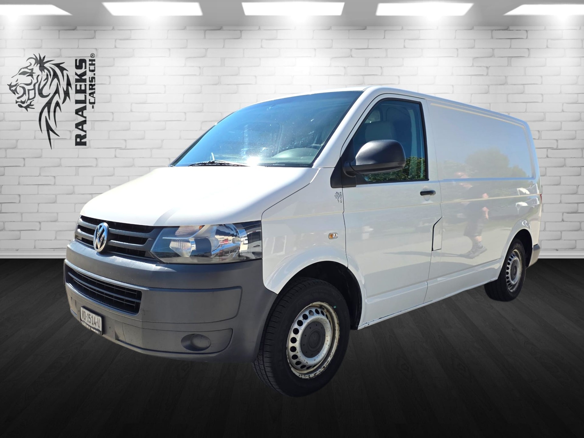 VW T5 2.0 TDI-image-0