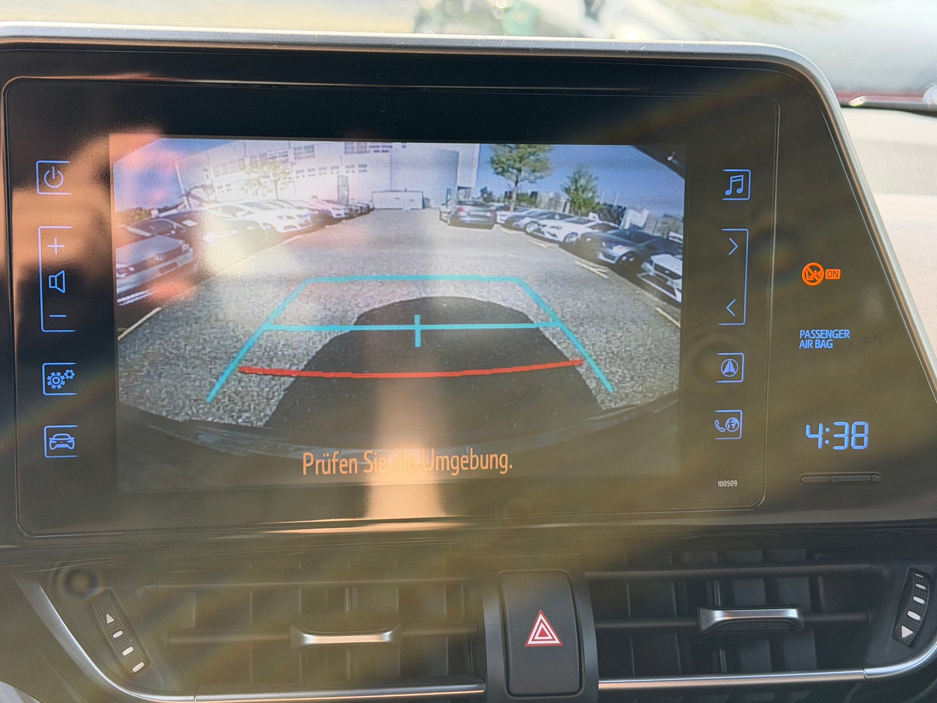 TOYOTA C-HR 1.8 HSD Premium CVT-image-22