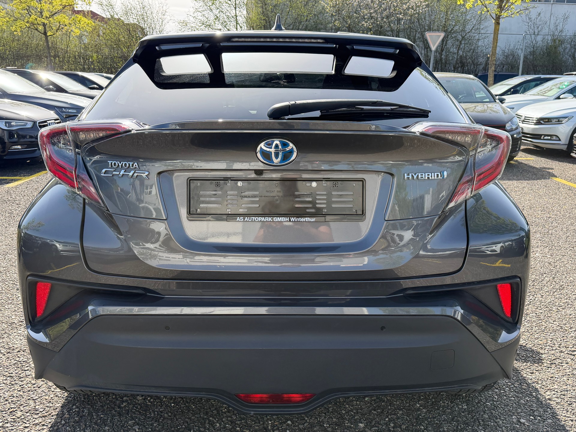 TOYOTA C-HR 1.8 HSD Premium CVT-image-5