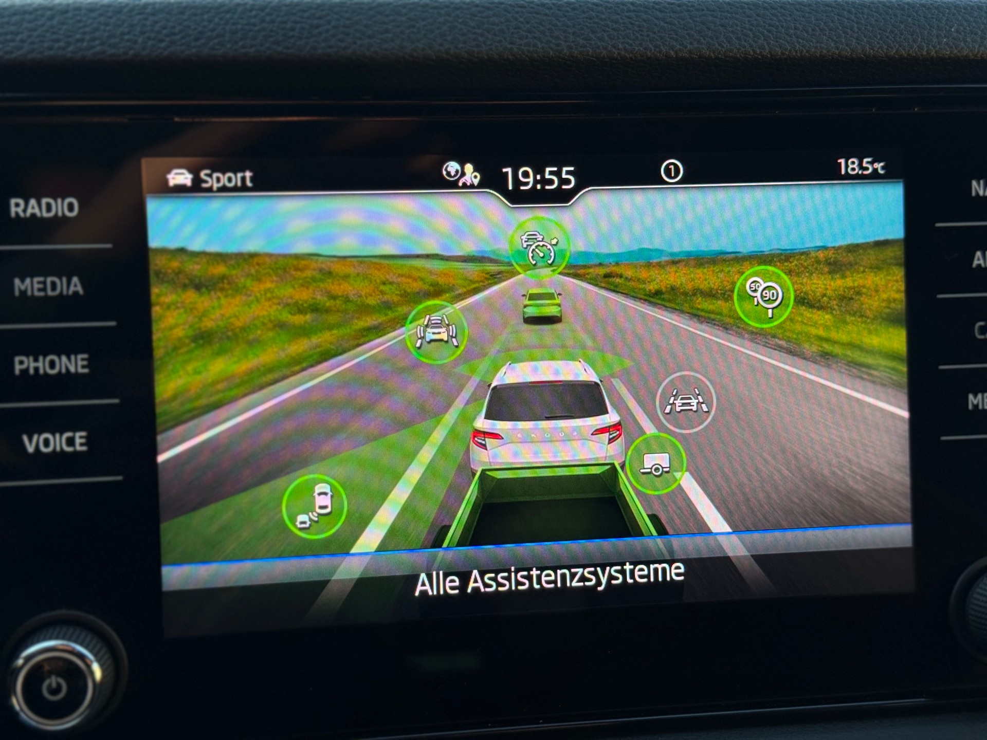SKODA Karoq 2.0 TSI SportLine 4x4 DSG-image-22
