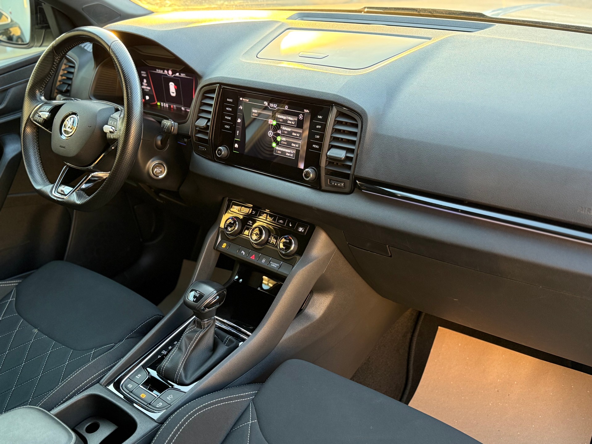 SKODA Karoq 2.0 TSI SportLine 4x4 DSG-image-15