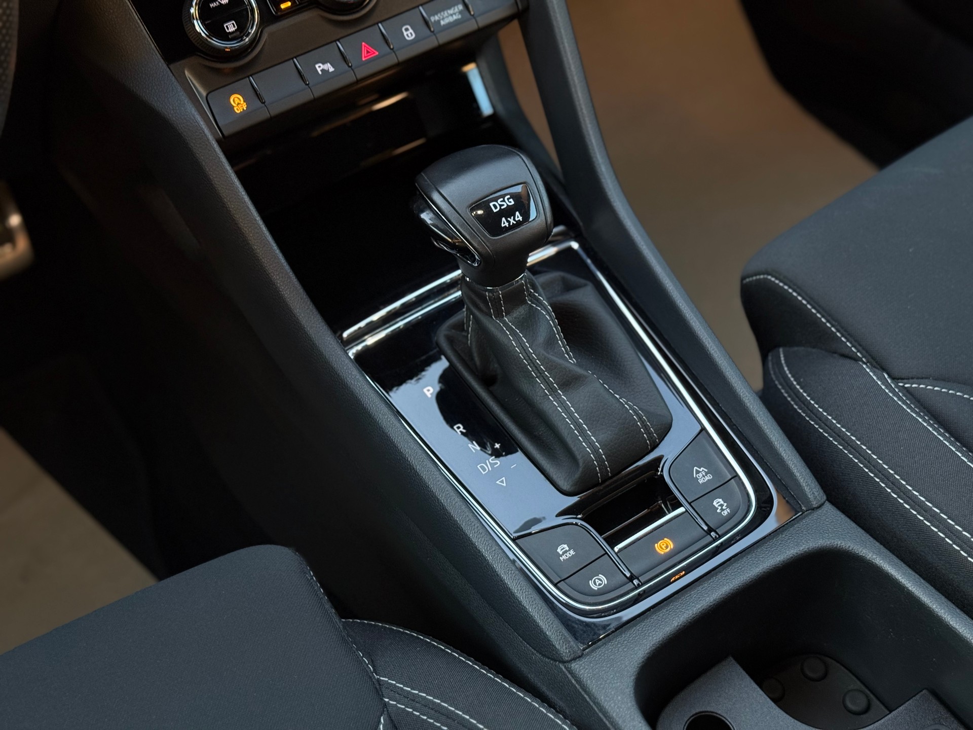 SKODA Karoq 2.0 TSI SportLine 4x4 DSG-image-18