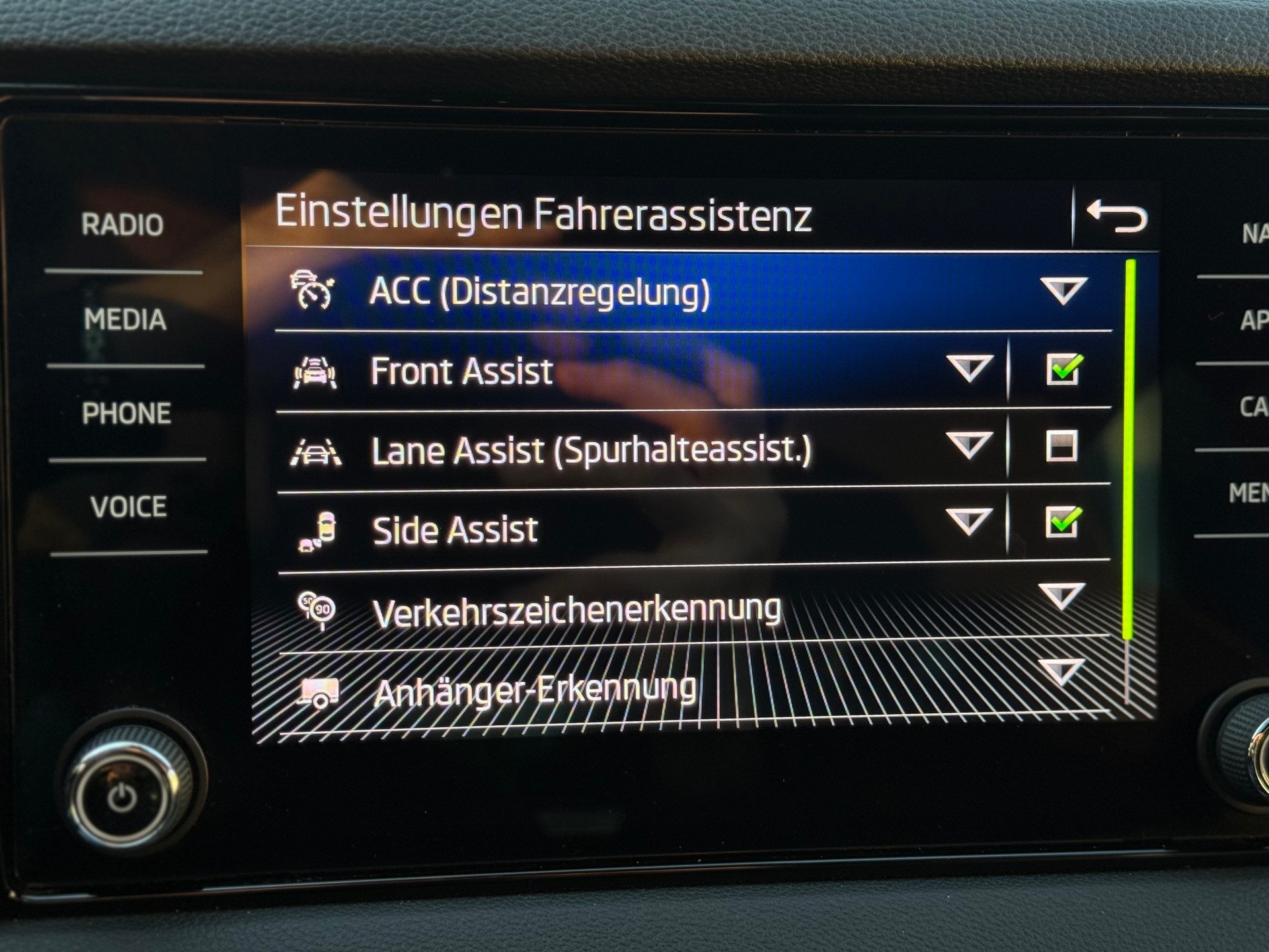 SKODA Karoq 2.0 TSI SportLine 4x4 DSG-image-20