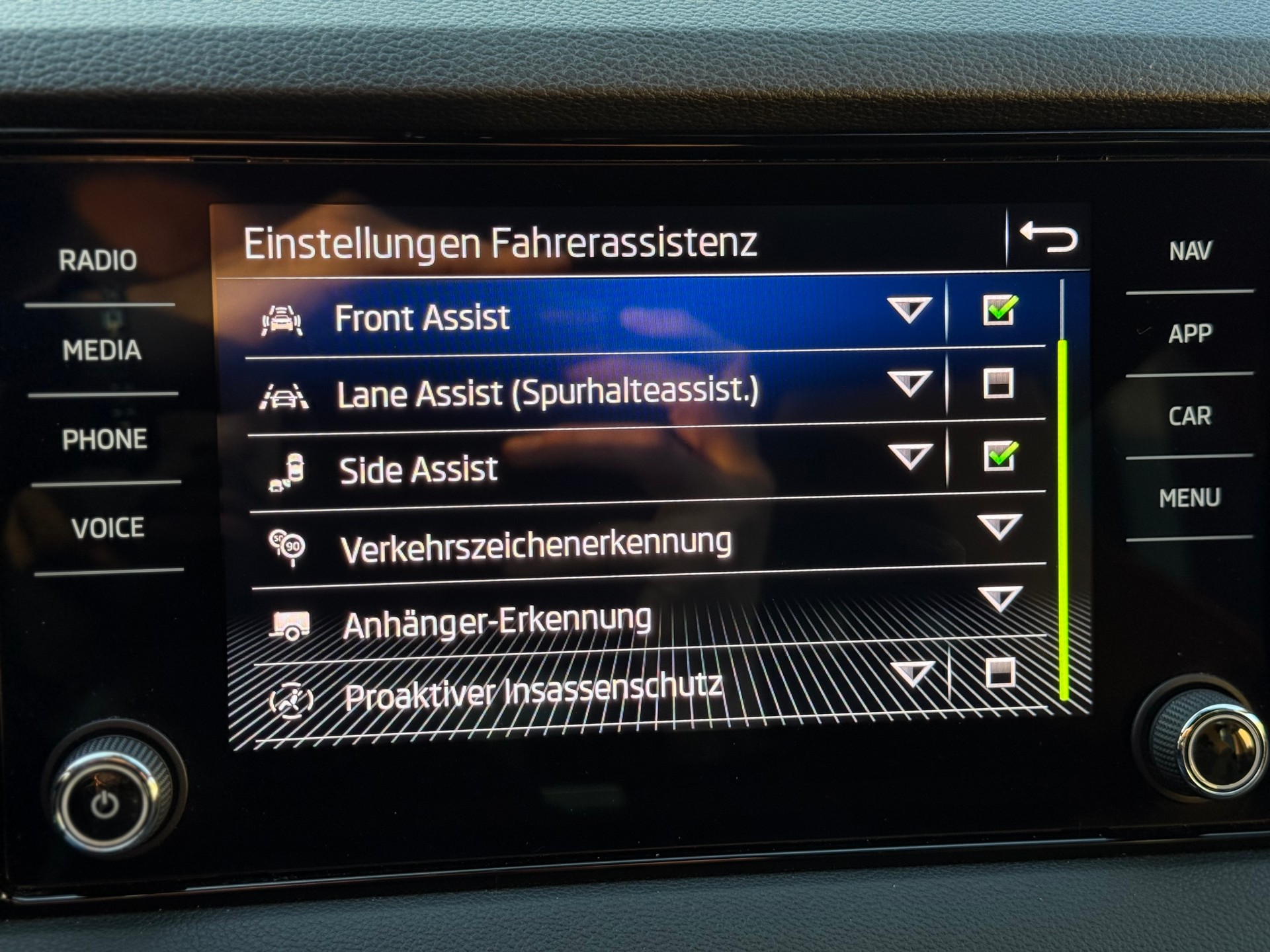 SKODA Karoq 2.0 TSI SportLine 4x4 DSG-image-19
