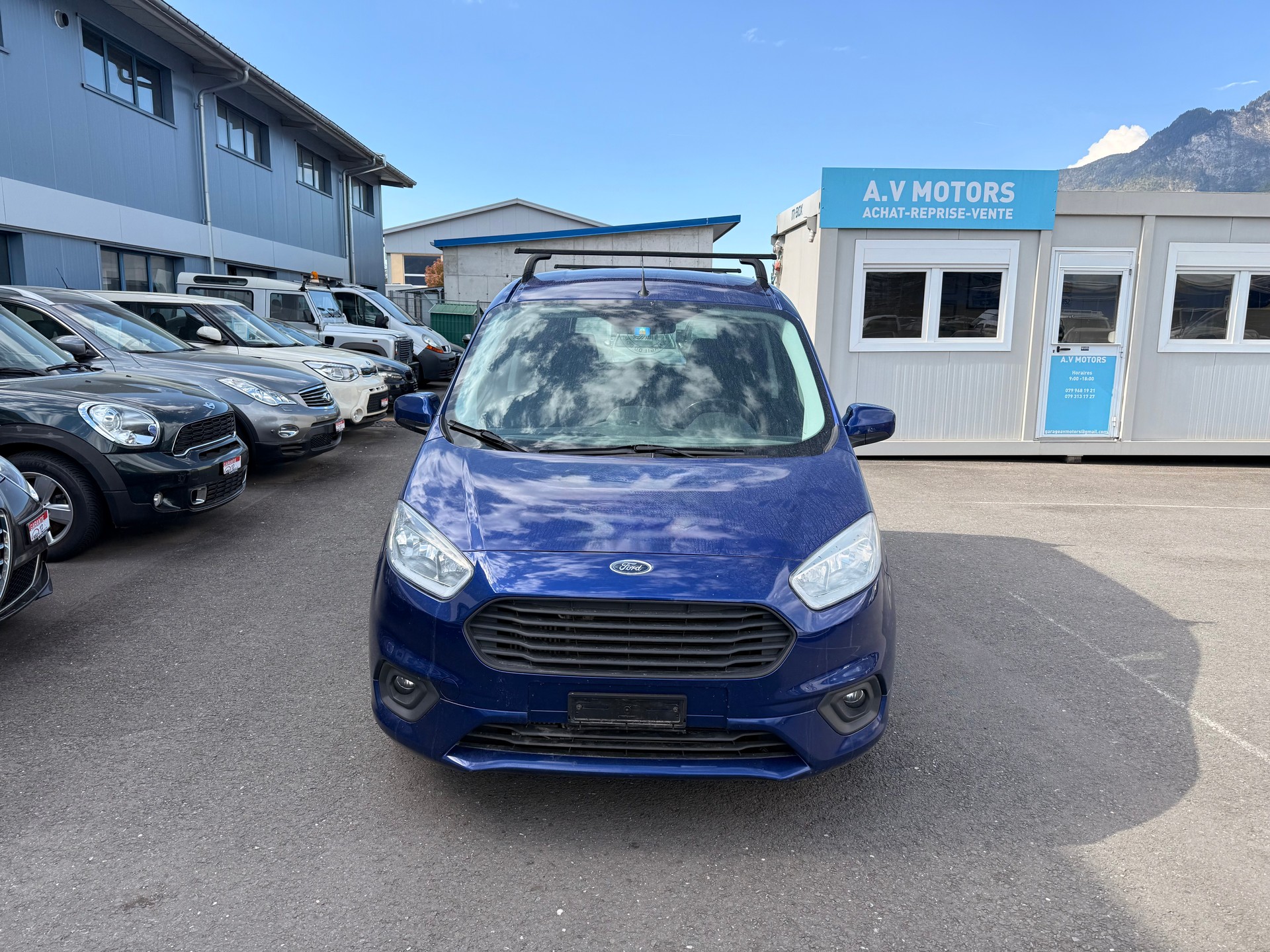 FORD Transit Courier Van 1.0 EcoBoost Ambiente-image-1