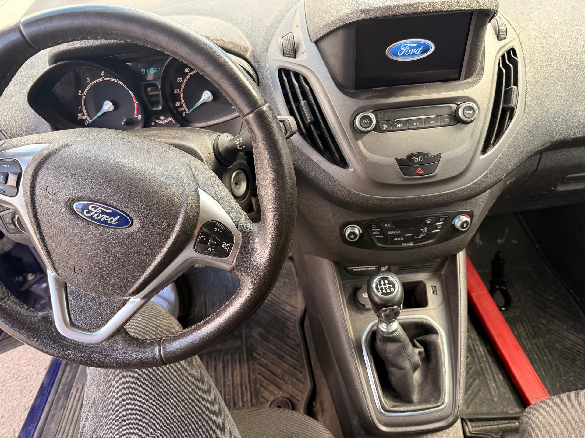FORD Transit Courier Van 1.0 EcoBoost Ambiente-image-9