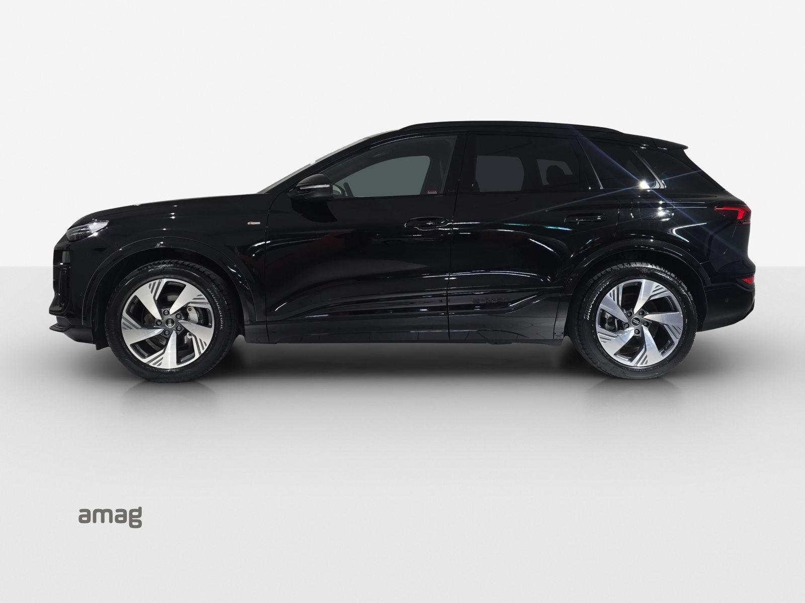 AUDI Q6 e-tron quattro-image-1
