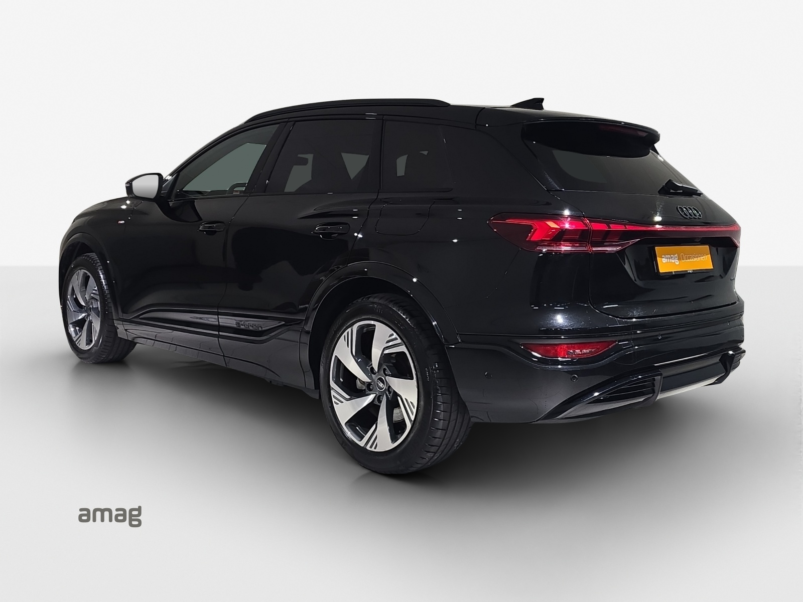 AUDI Q6 e-tron quattro-image-2