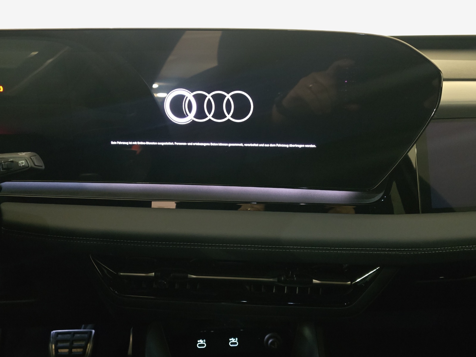 AUDI Q6 e-tron quattro-image-11