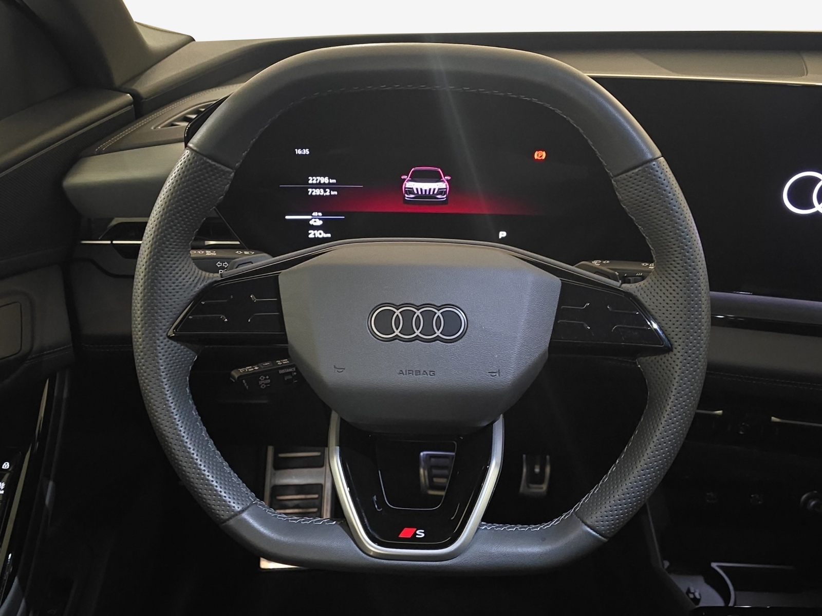 AUDI Q6 e-tron quattro-image-10