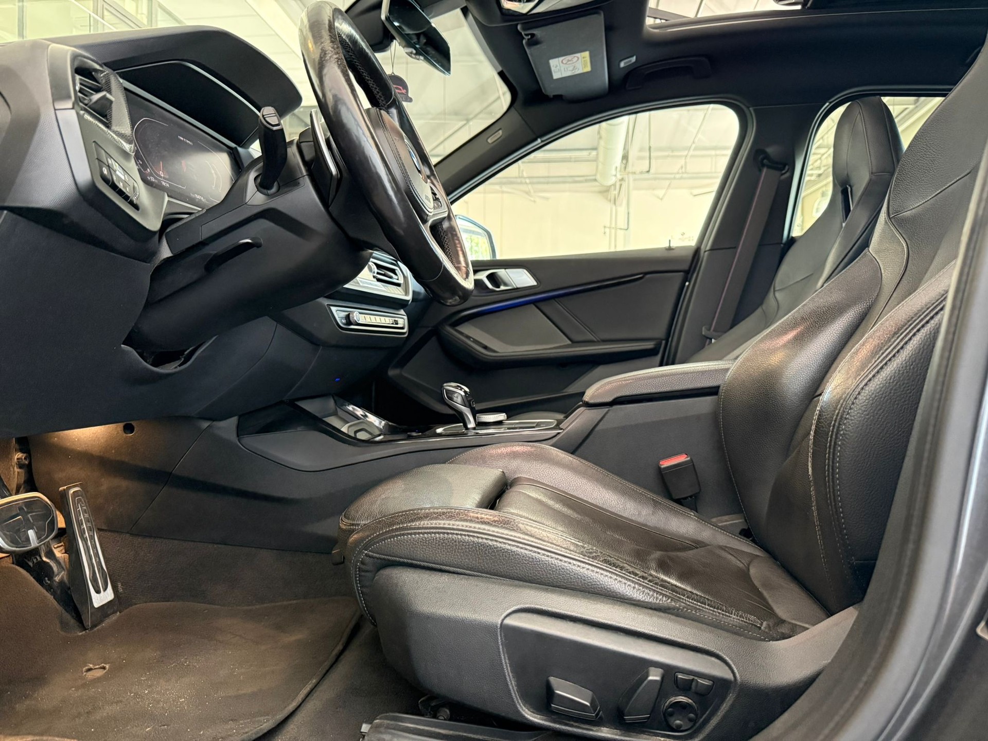 BMW M135i xDrive Steptronic-image-13