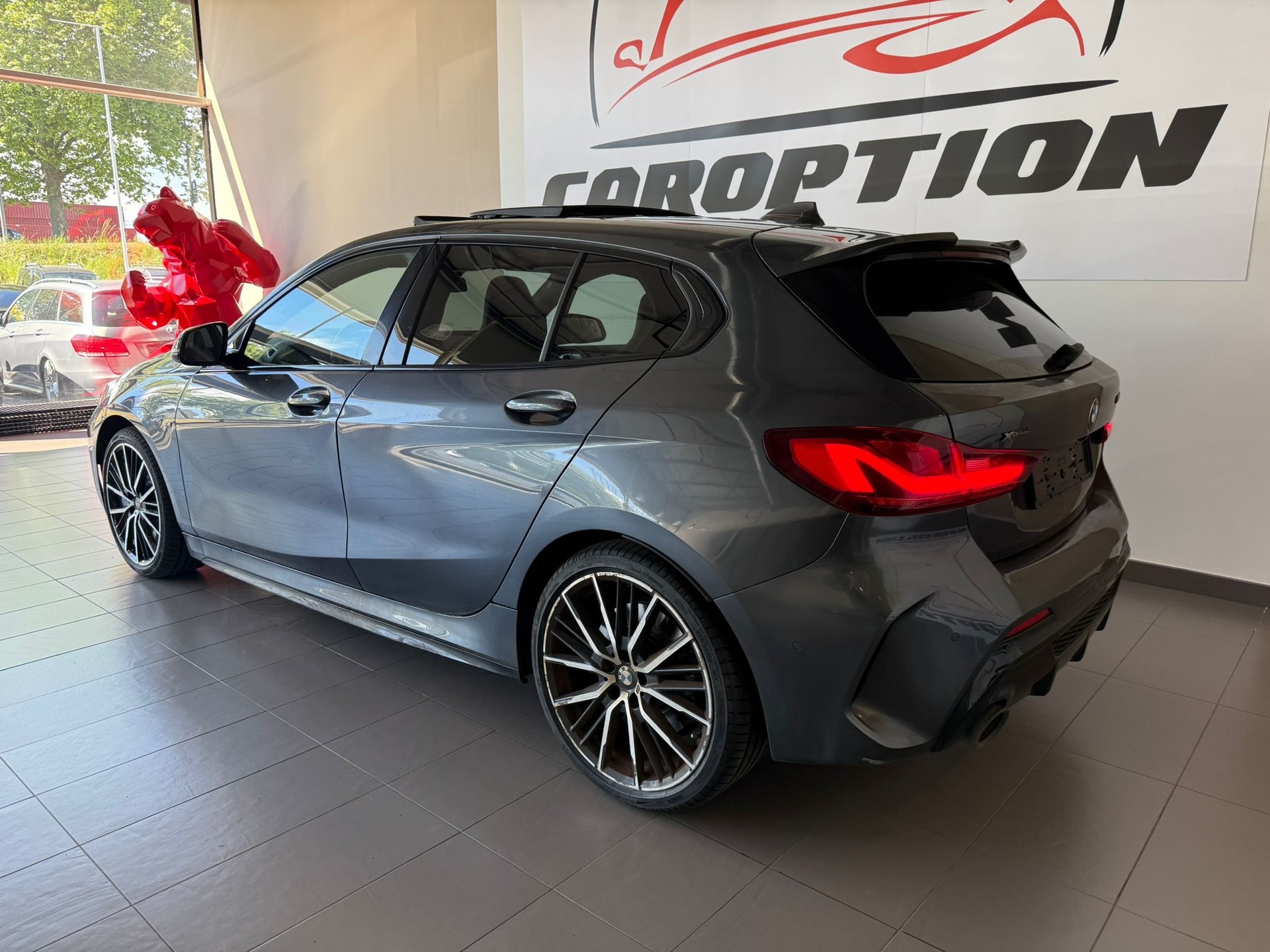 BMW M135i xDrive Steptronic-image-6